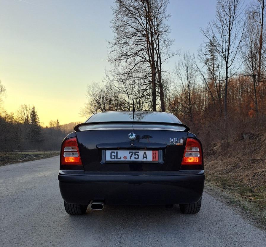 2002 Skoda Octavia RS, černá sedan, 78 000 km