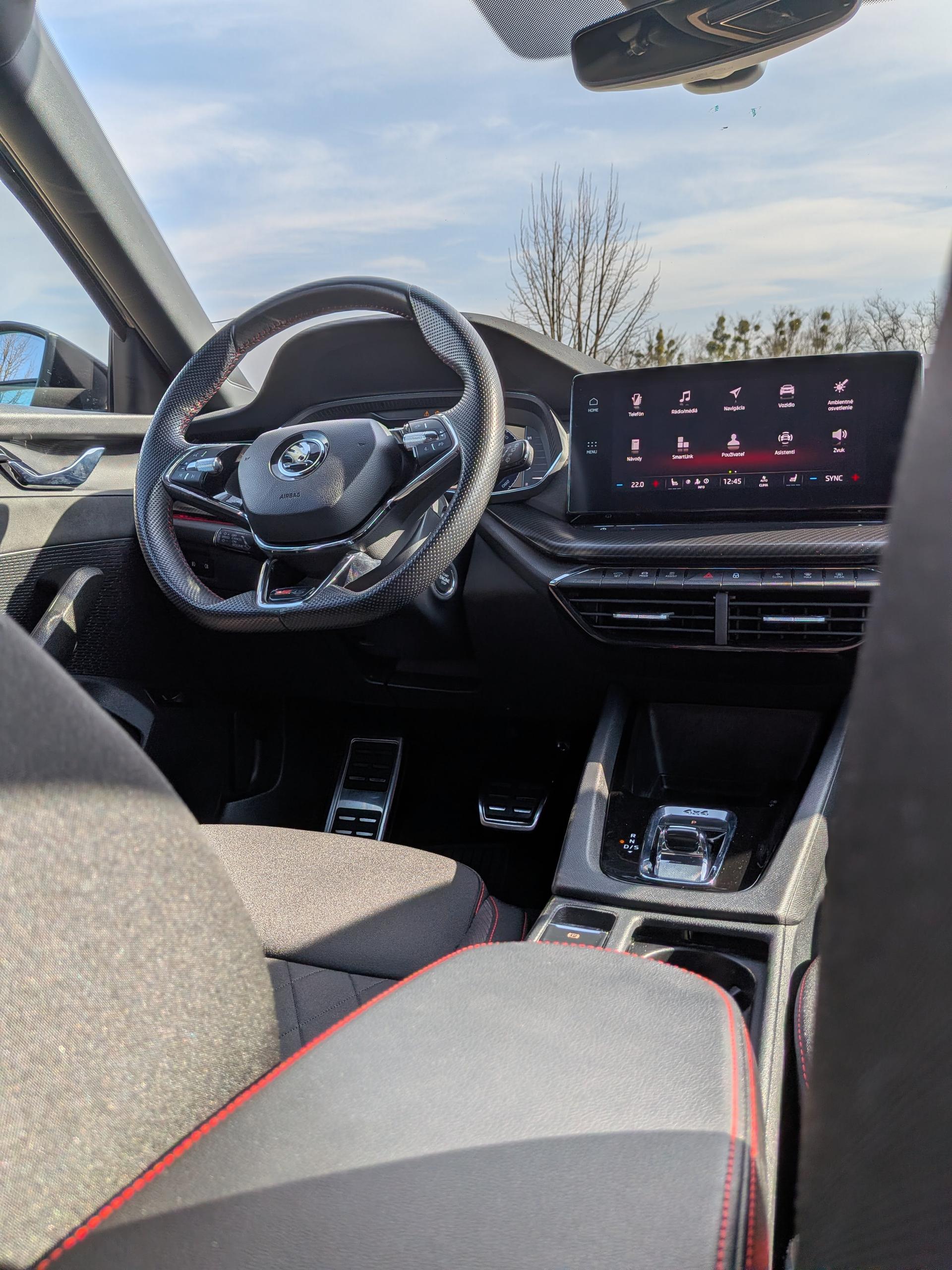 2024 Skoda Octavia RS RS 2.0TDI, 4x4, černá kombi, 71 000 km