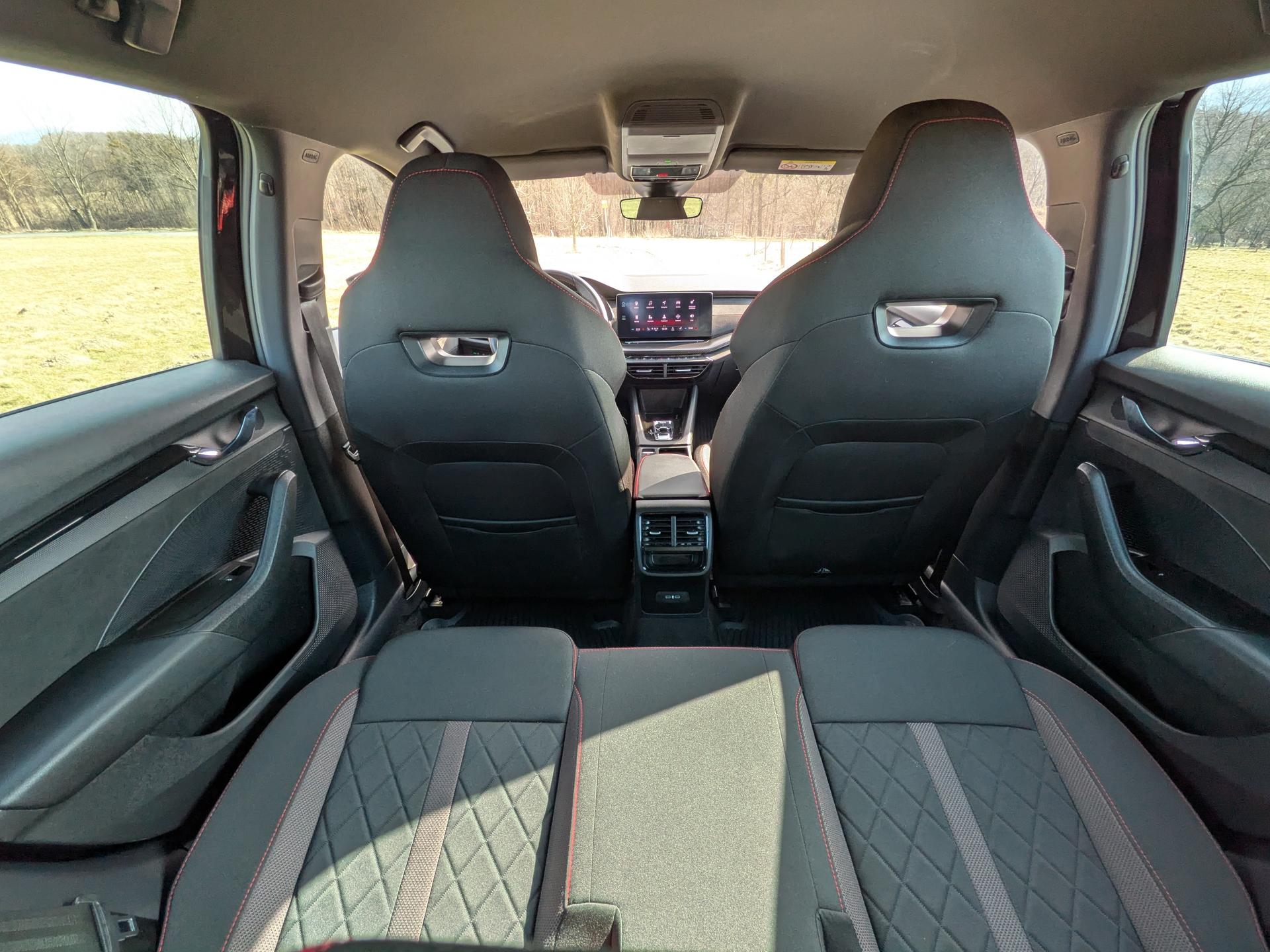 2024 Skoda Octavia RS RS 2.0TDI, 4x4, černá kombi, 71 000 km