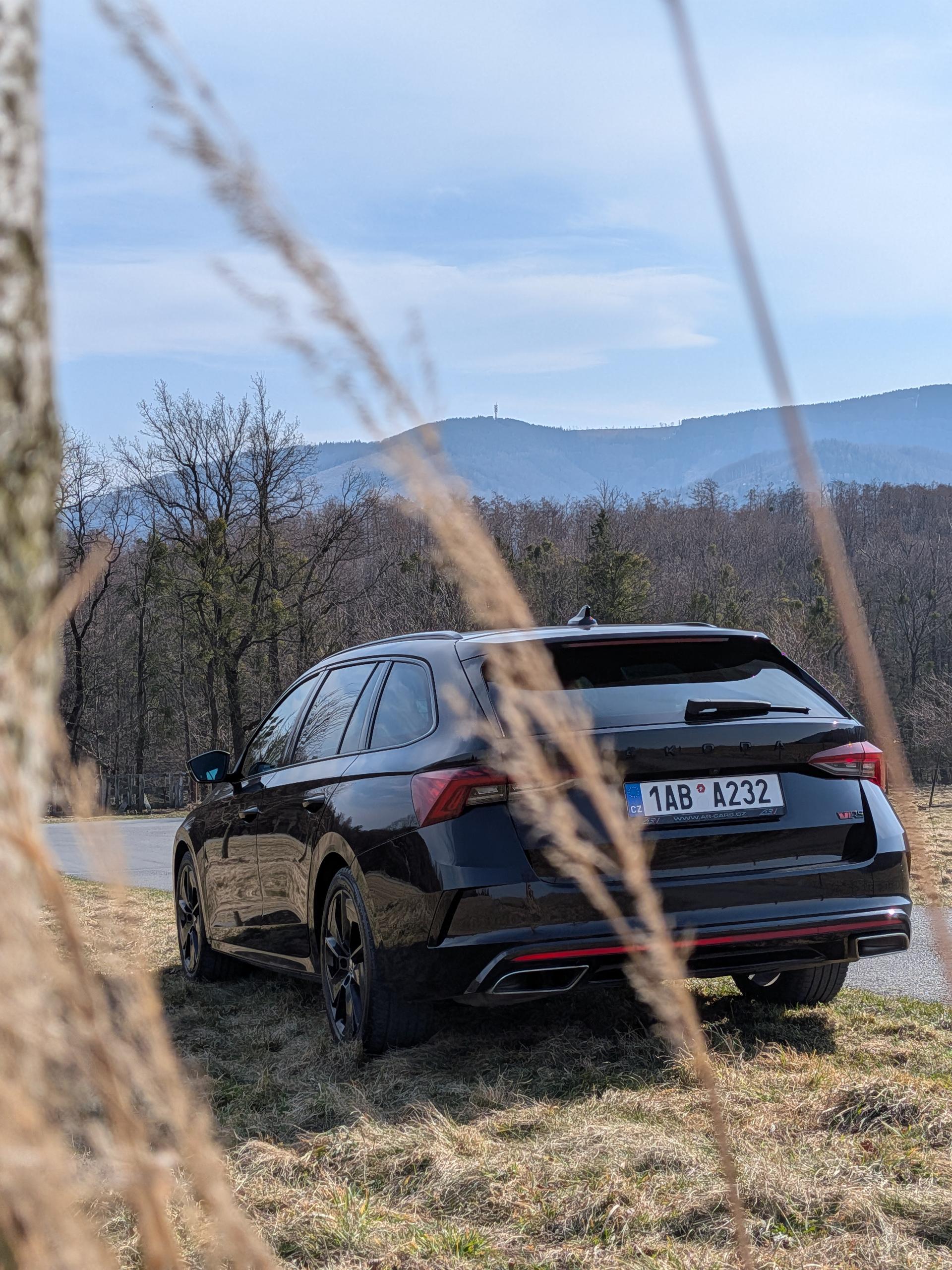 2024 Skoda Octavia RS RS 2.0TDI, 4x4, černá kombi, 71 000 km