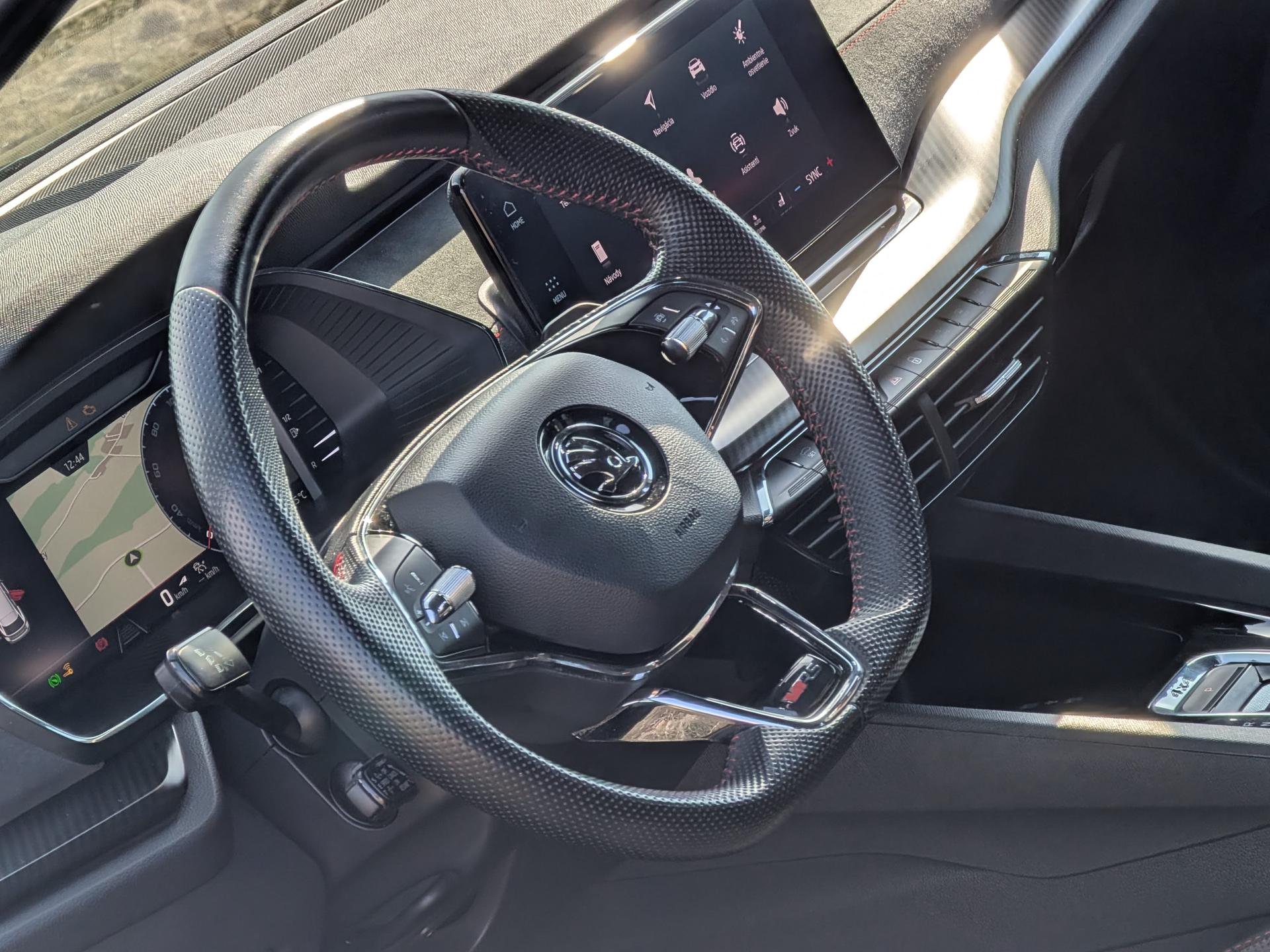 2024 Skoda Octavia RS RS 2.0TDI, 4x4, černá kombi, 71 000 km