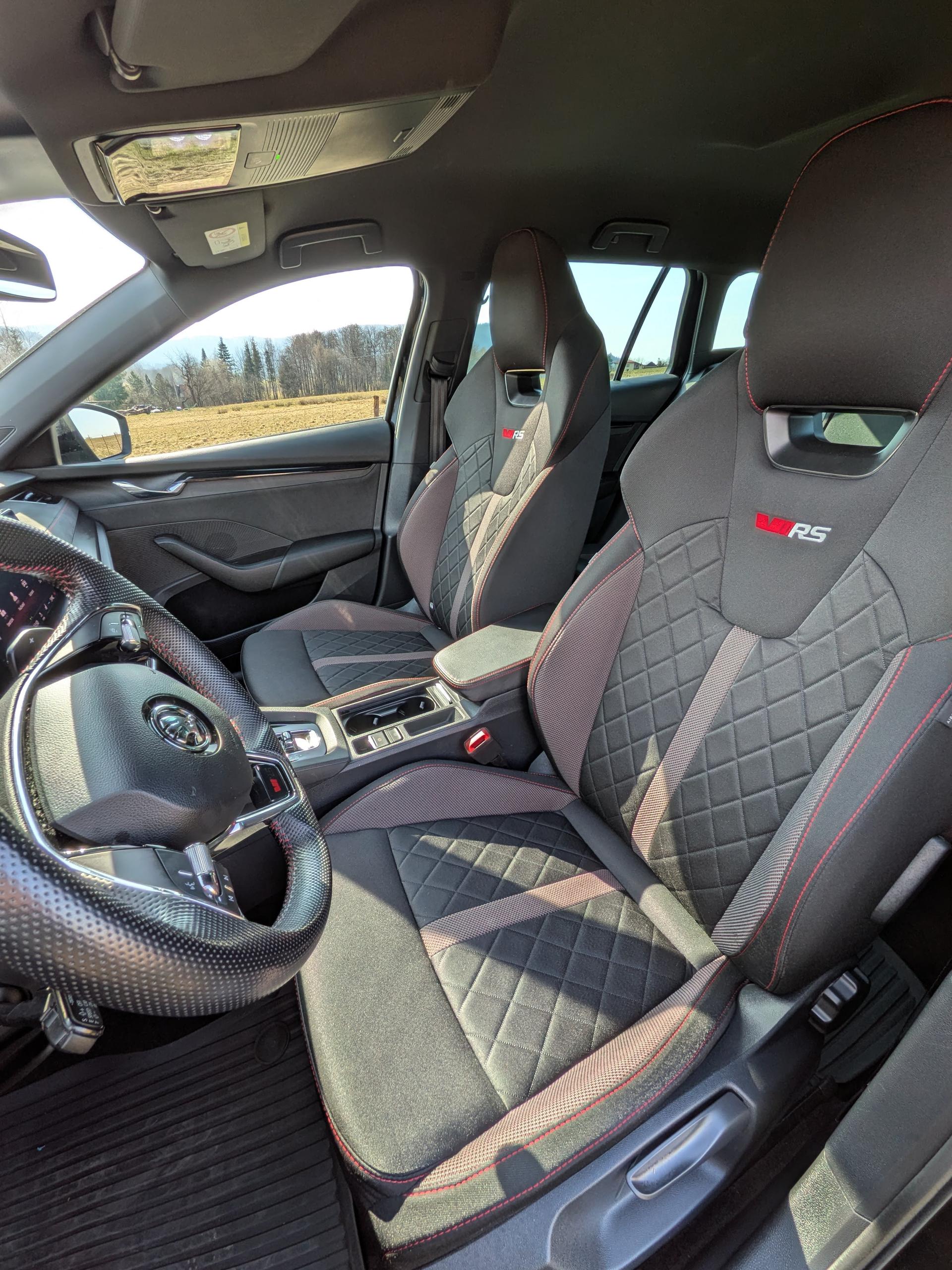 2024 Skoda Octavia RS RS 2.0TDI, 4x4, černá kombi, 71 000 km