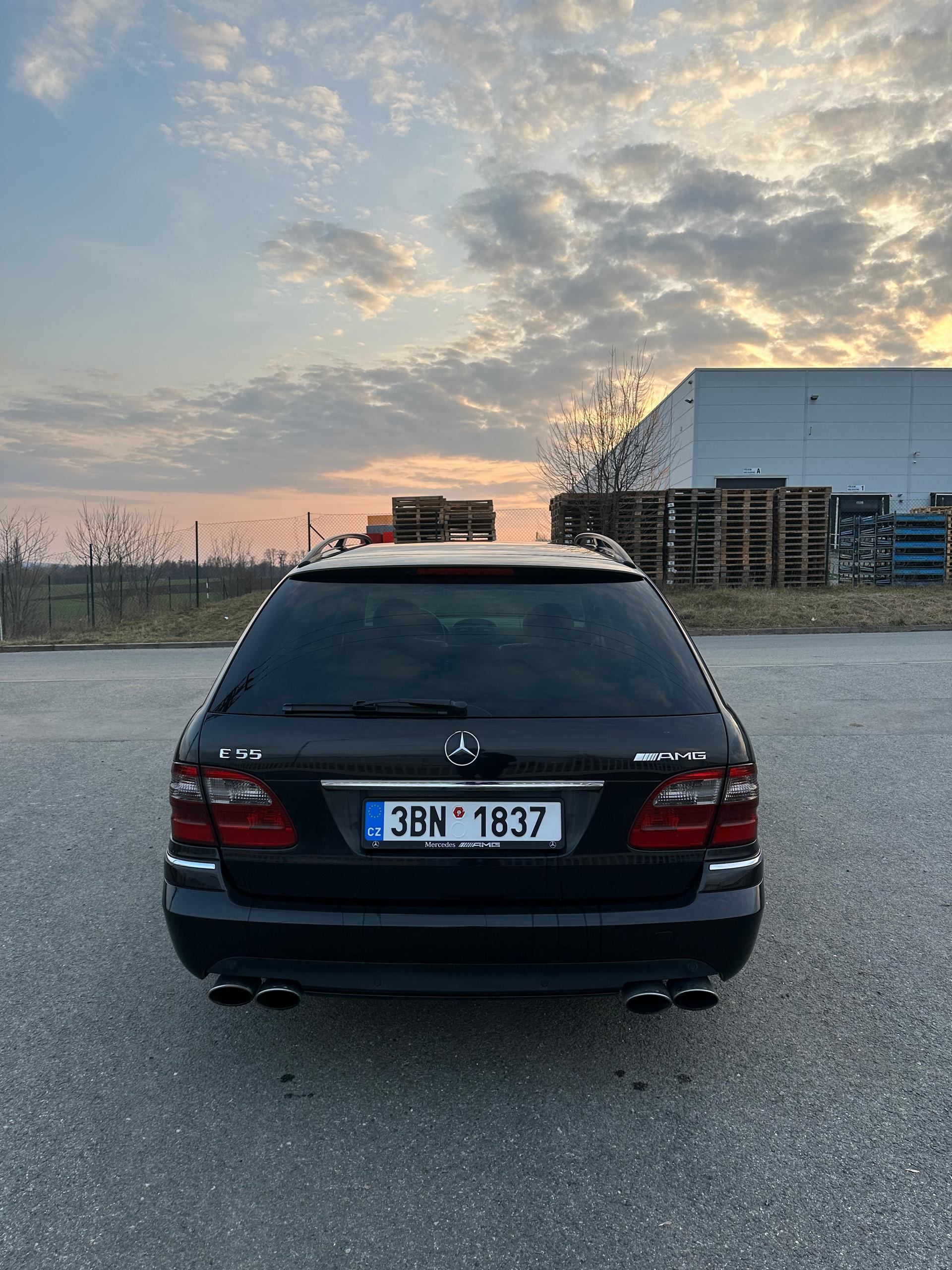 2003 Mercedes-Benz E 55 AMG, černá kombi, 230 000 km