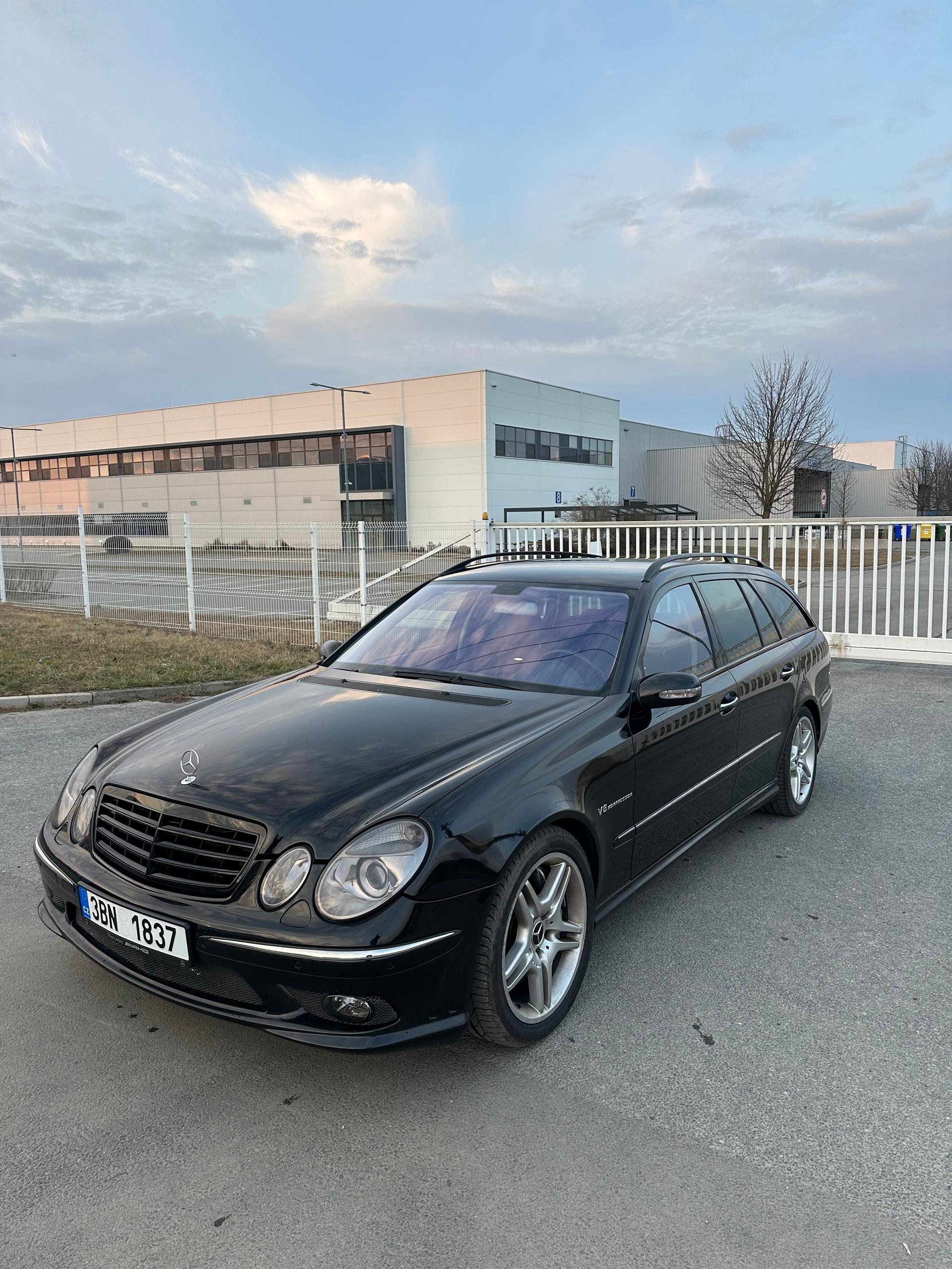 2003 Mercedes-Benz E 55 AMG, černá kombi, 230 000 km