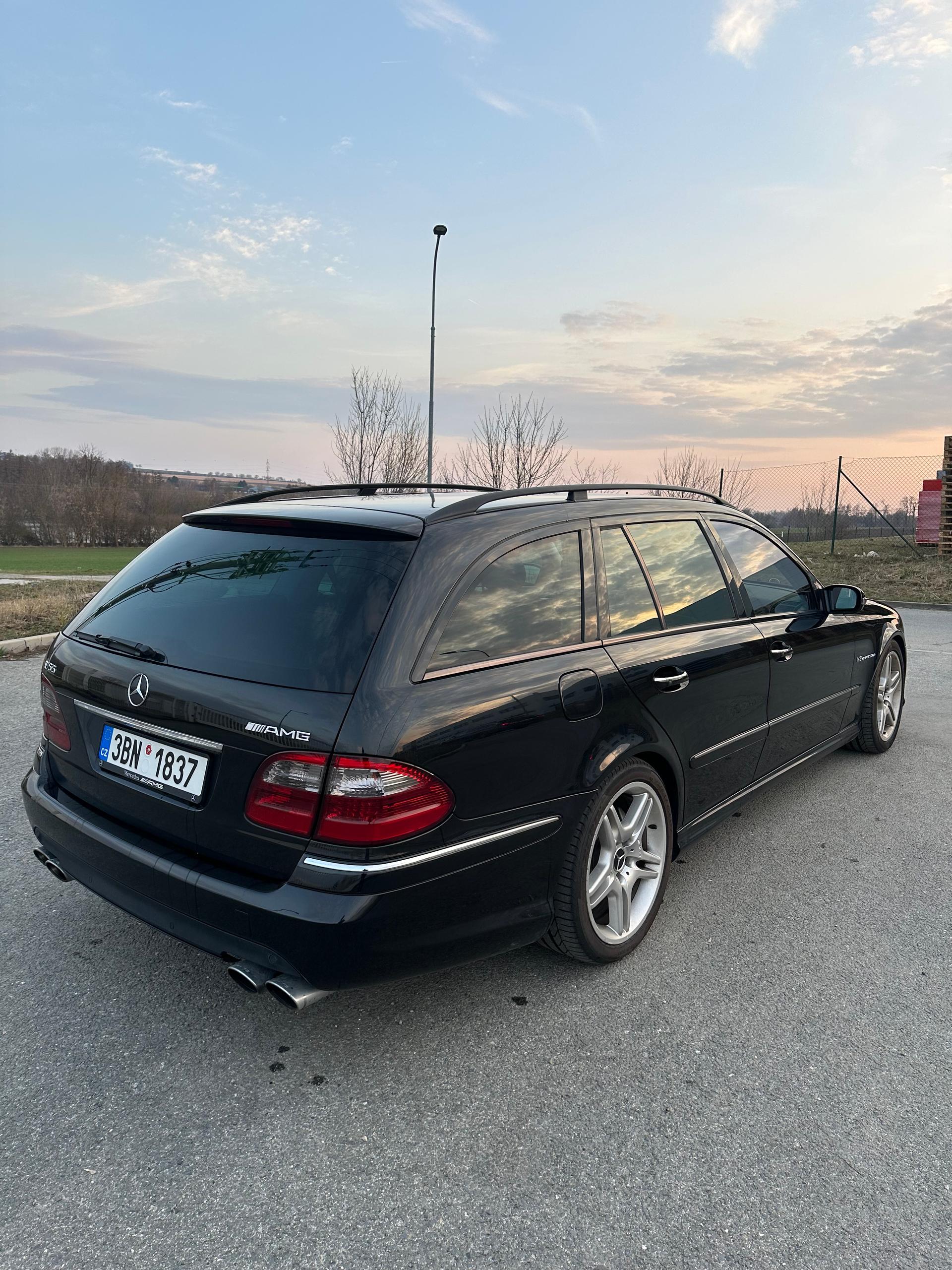 2003 Mercedes-Benz E 55 AMG, černá kombi, 230 000 km