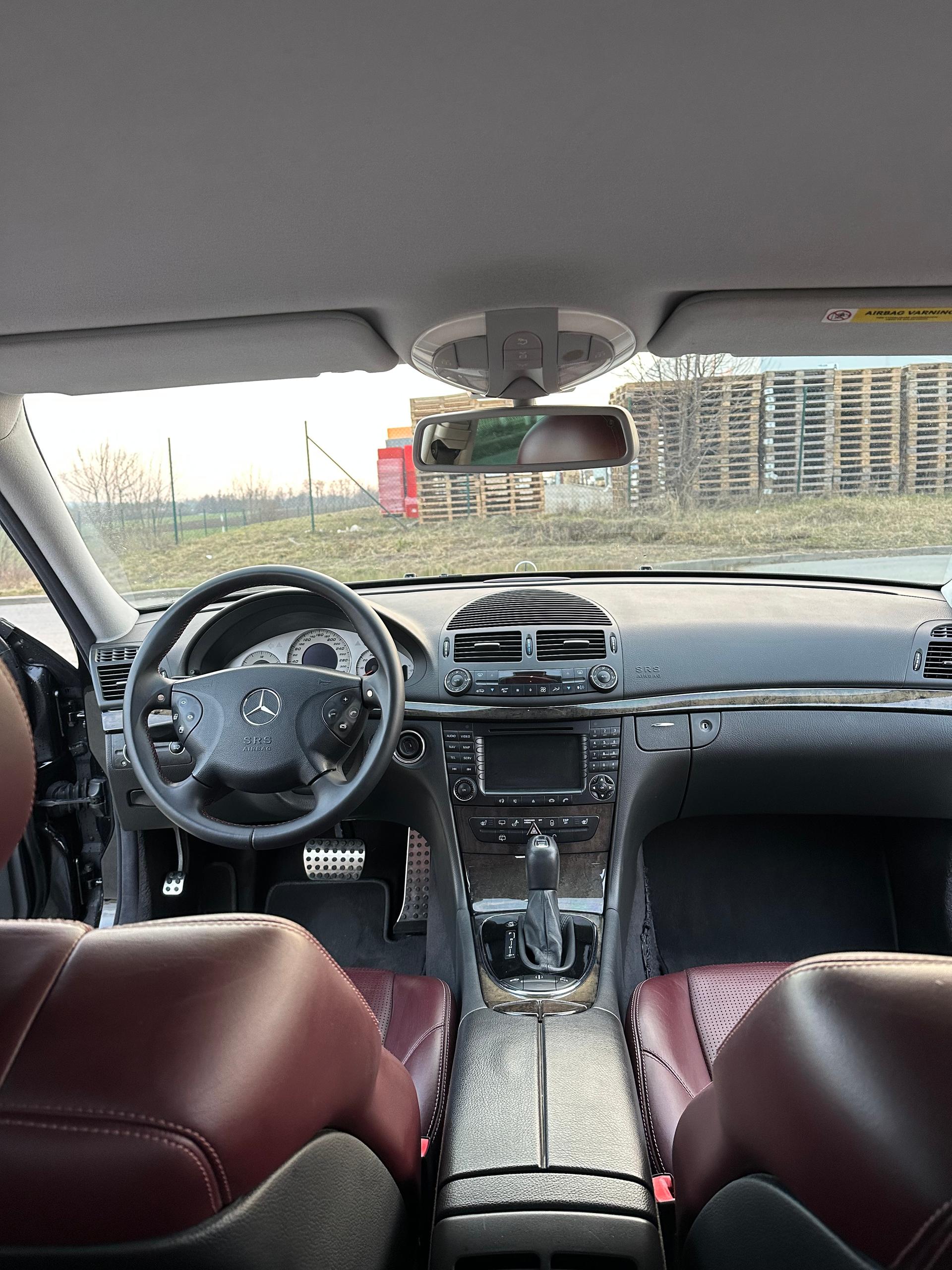 2003 Mercedes-Benz E 55 AMG, černá kombi, 230 000 km