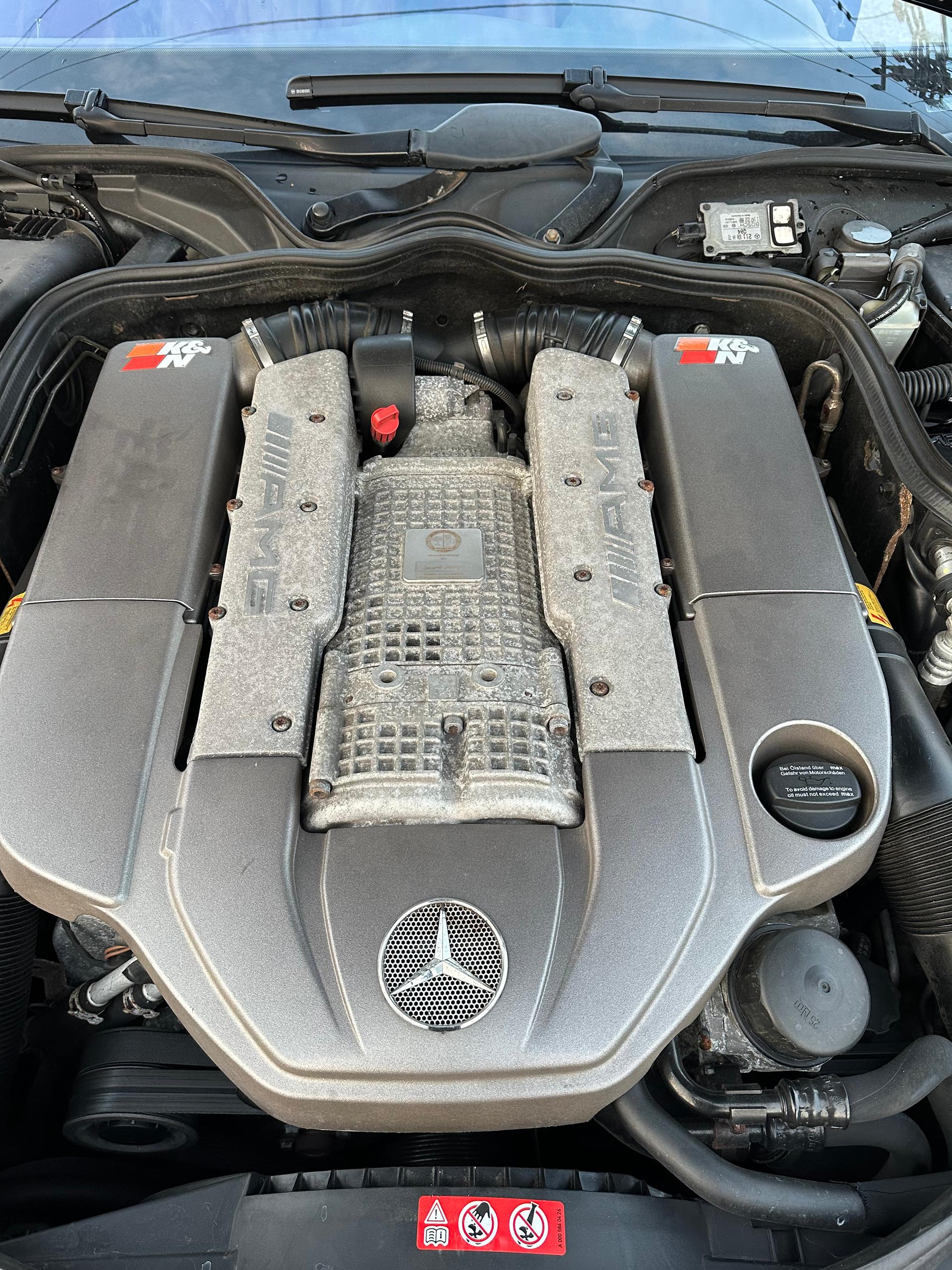 2003 Mercedes-Benz E 55 AMG, černá kombi, 230 000 km