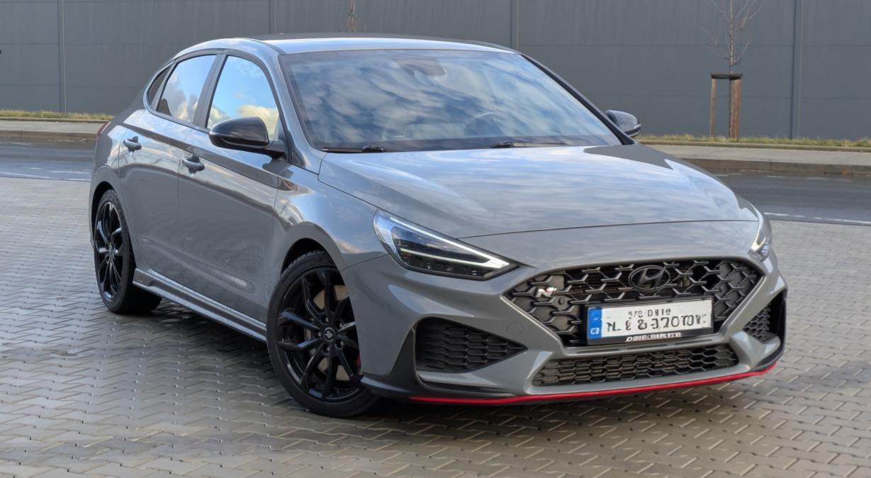 2023 Hyundai i30 N, šedá hatchback, 50 220 km