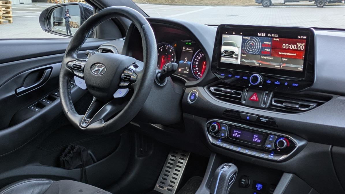 2023 Hyundai i30 N, šedá hatchback, 50 220 km