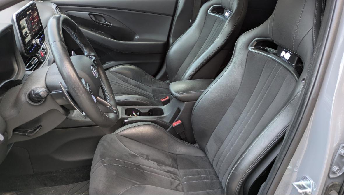 2023 Hyundai i30 N, šedá hatchback, 50 220 km