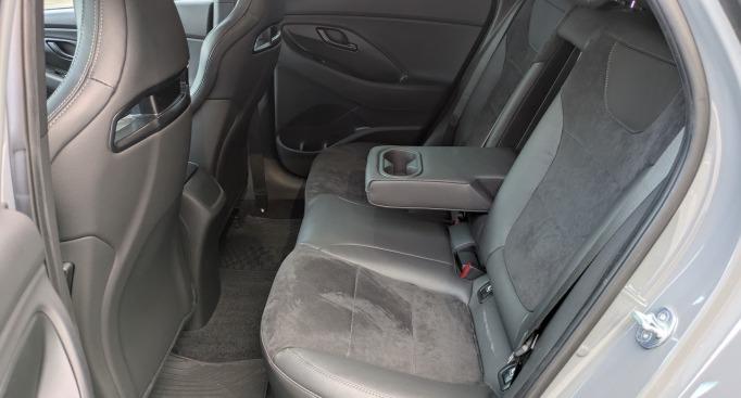 2023 Hyundai i30 N, šedá hatchback, 50 220 km