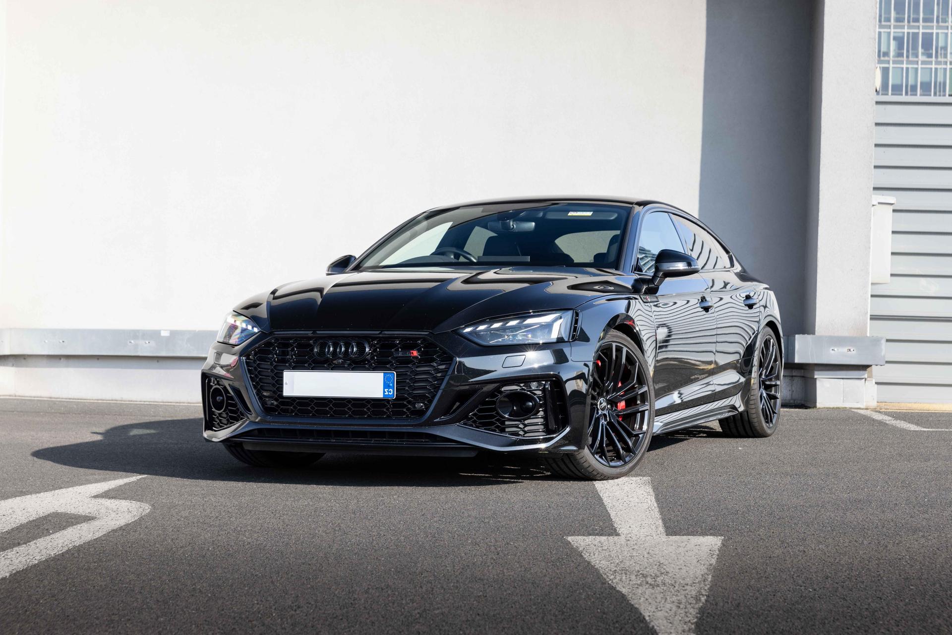 2022 AUDI RS5 Sportback, černá hatchback, 47 900 km