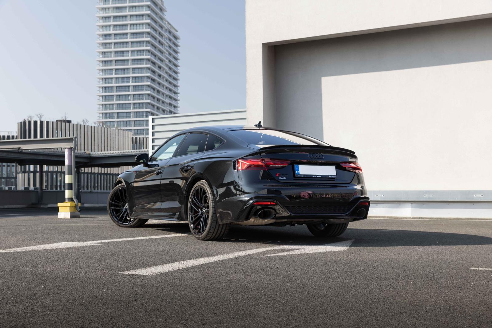 2022 AUDI RS5 Sportback, černá hatchback, 47 900 km