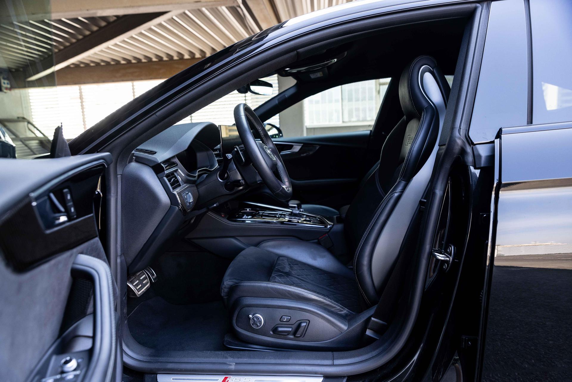 2022 AUDI RS5 Sportback, černá hatchback, 47 900 km