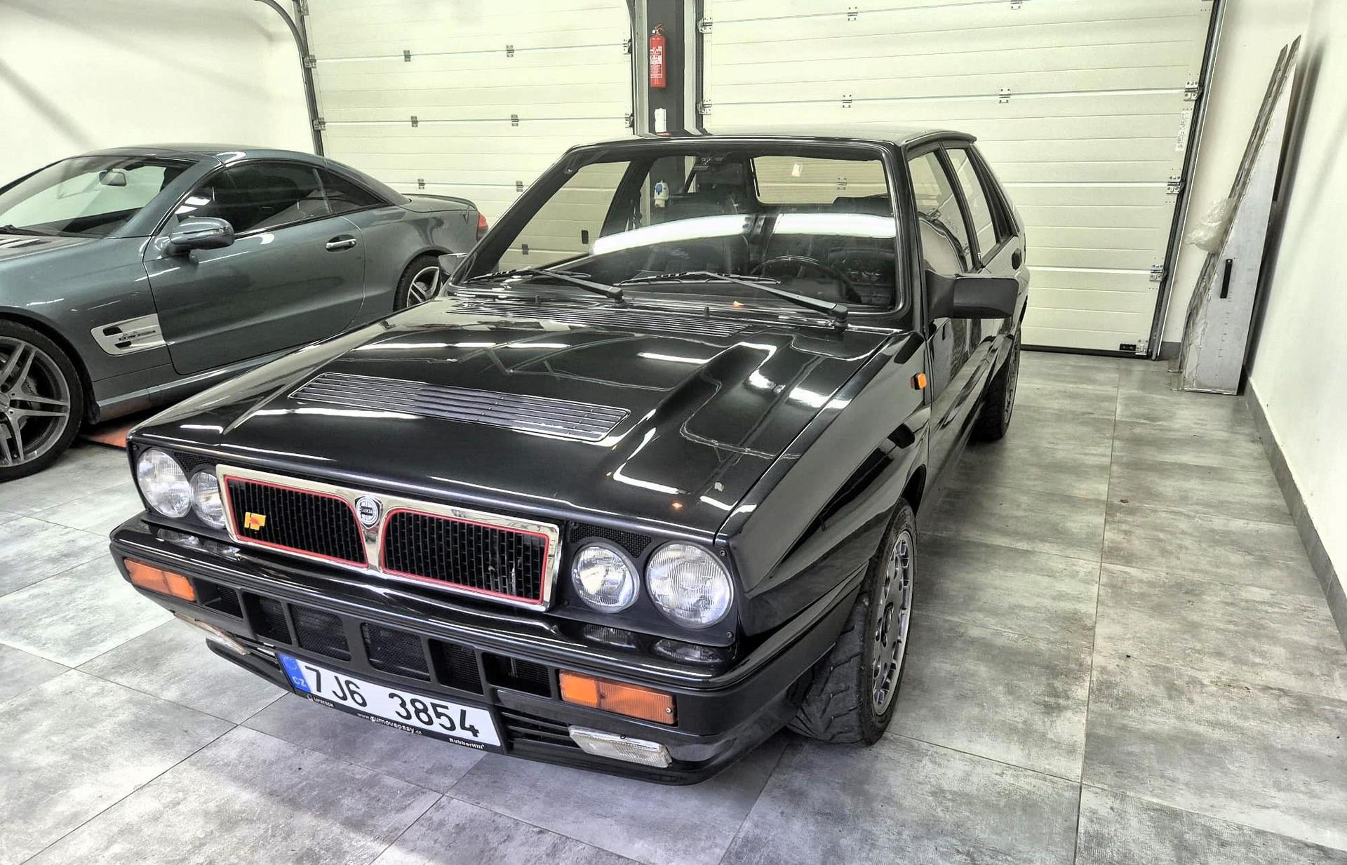 1991 Lancia Delta HF Integrale, černá hatchback, 83 000 km