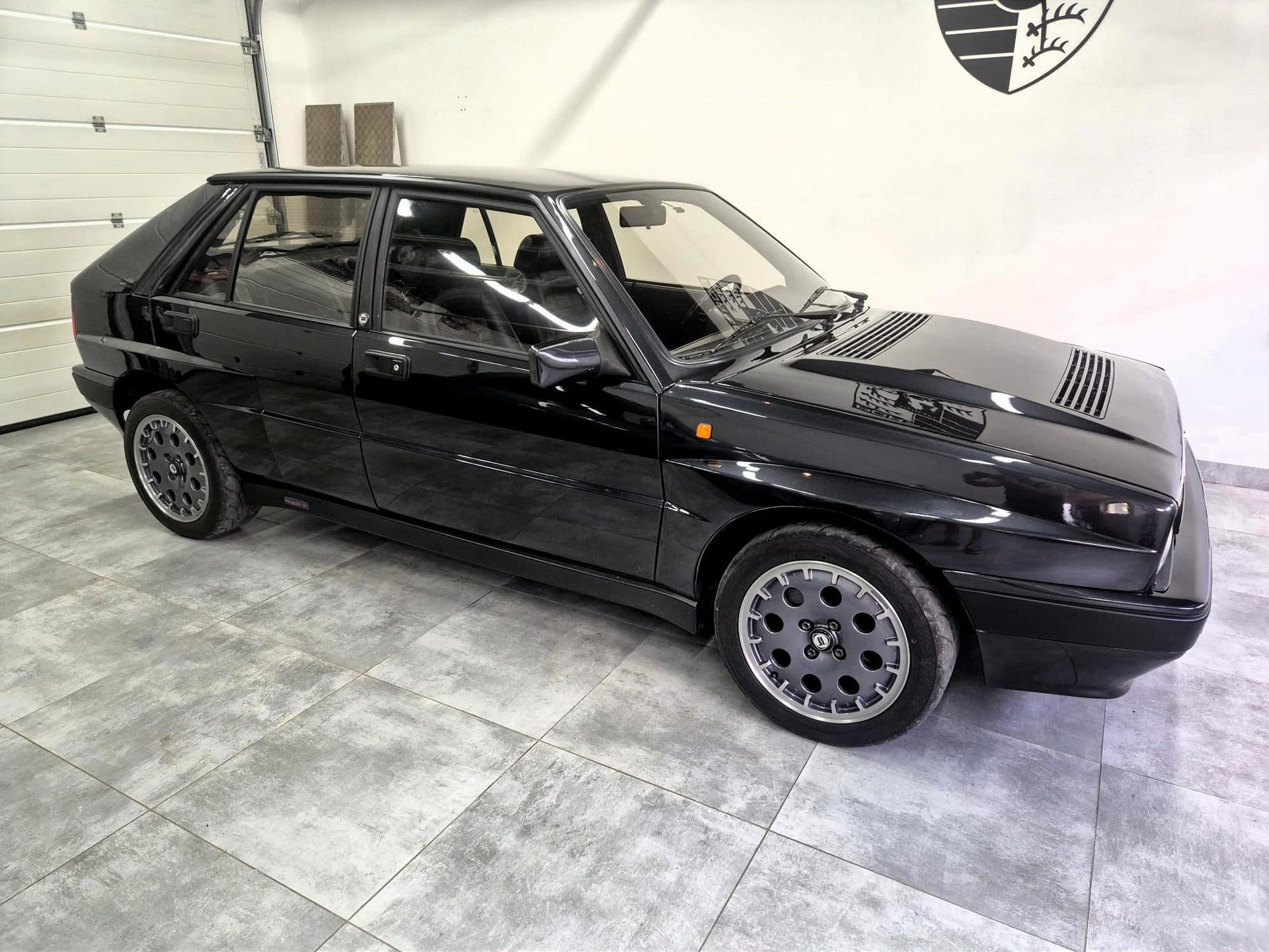 1991 Lancia Delta HF Integrale, černá hatchback, 83 000 km