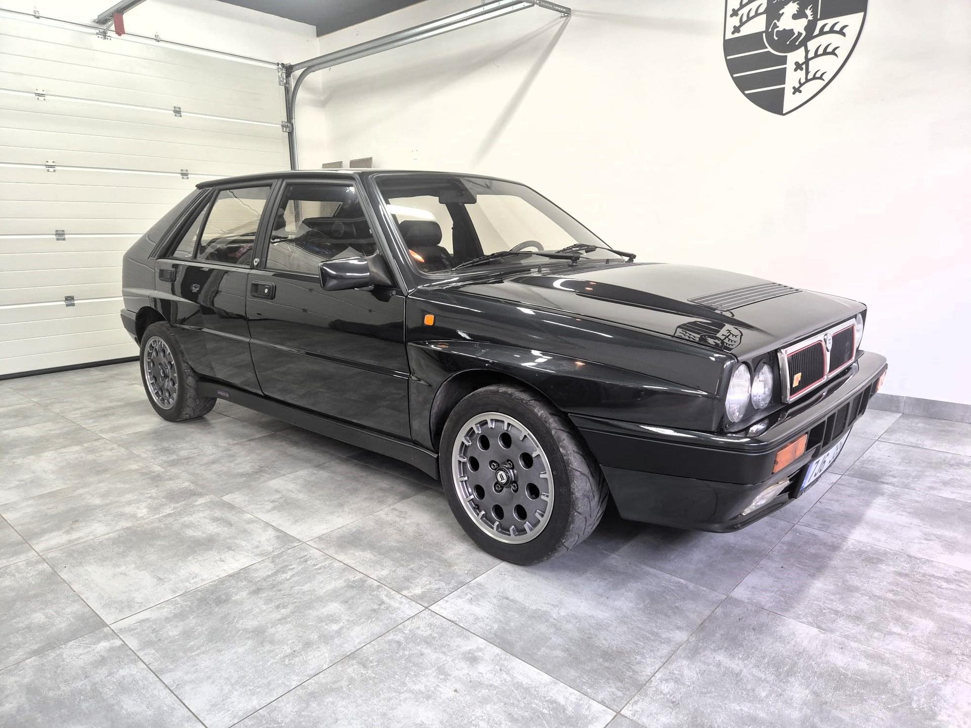 1991 Lancia Delta HF Integrale, černá hatchback, 83 000 km