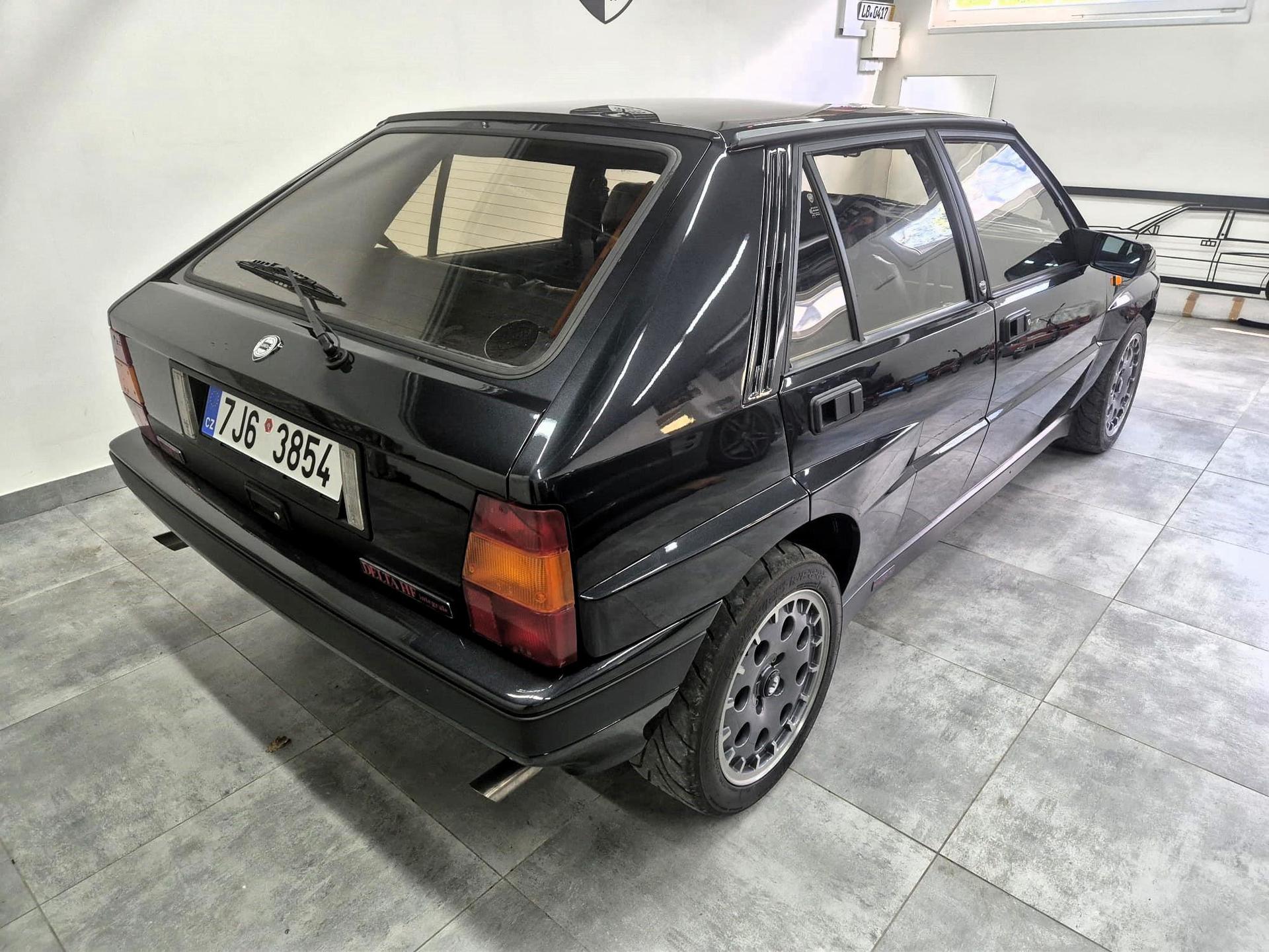 1991 Lancia Delta HF Integrale, černá hatchback, 83 000 km