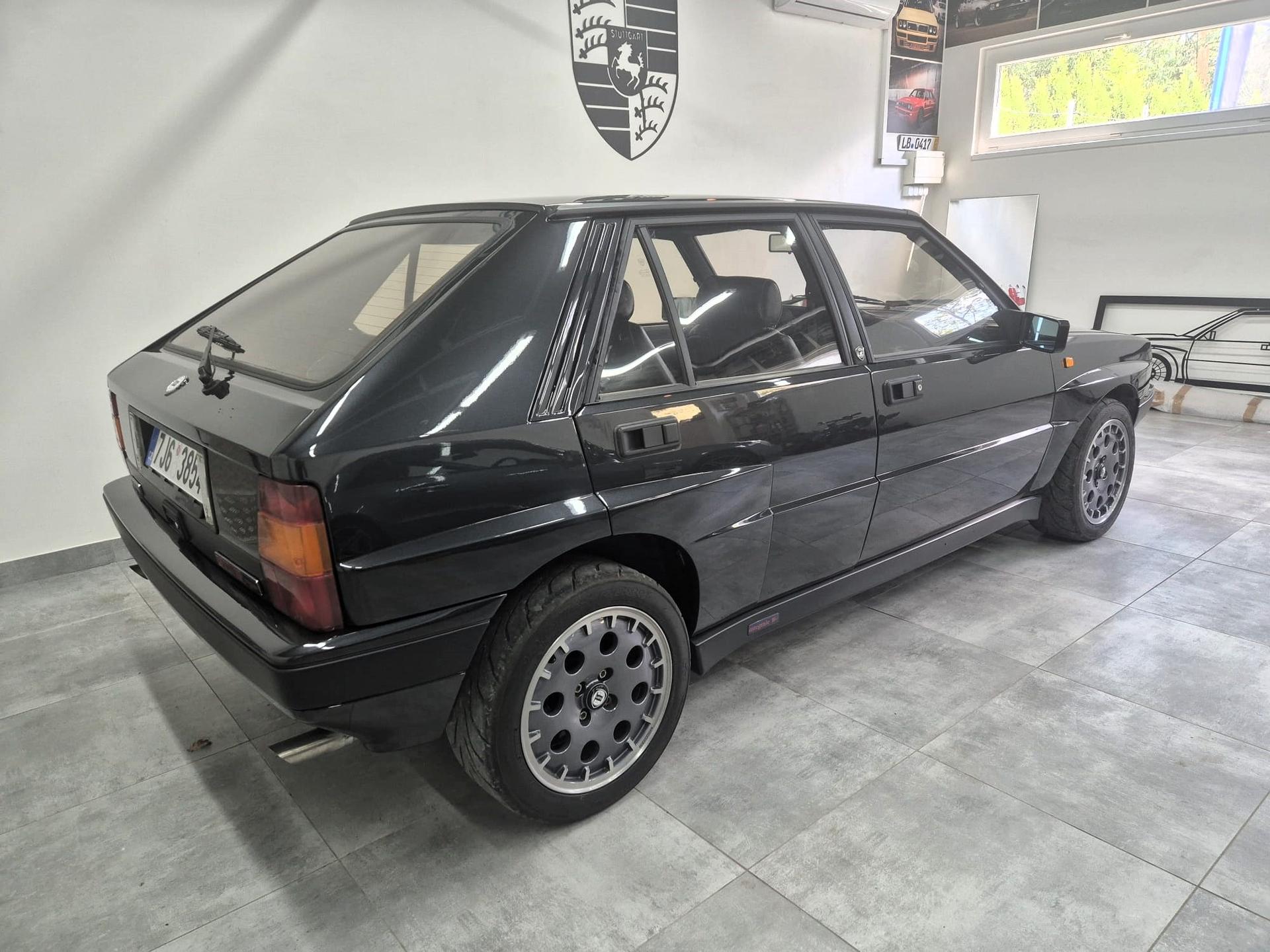 1991 Lancia Delta HF Integrale, černá hatchback, 83 000 km