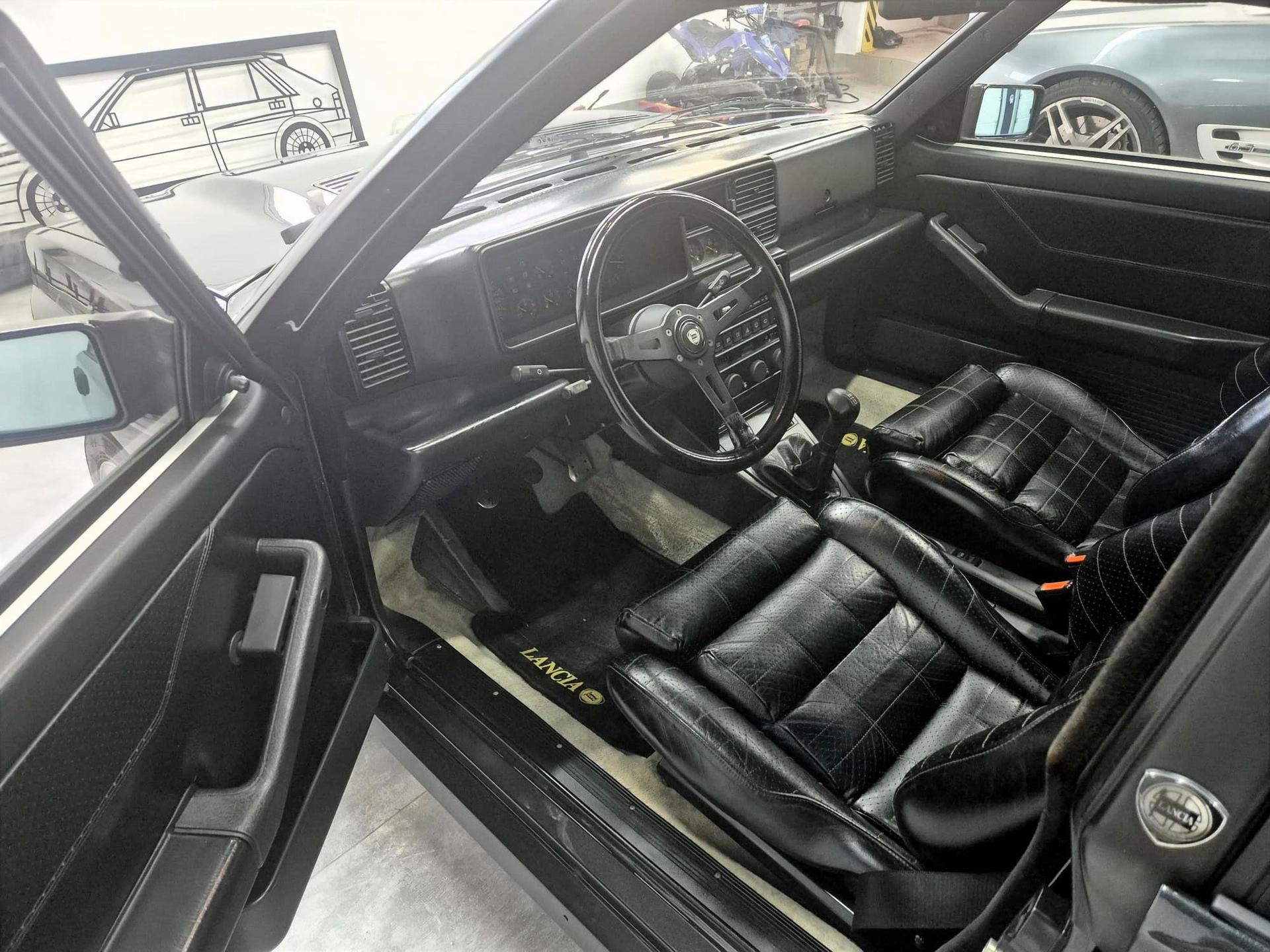 1991 Lancia Delta HF Integrale, černá hatchback, 83 000 km