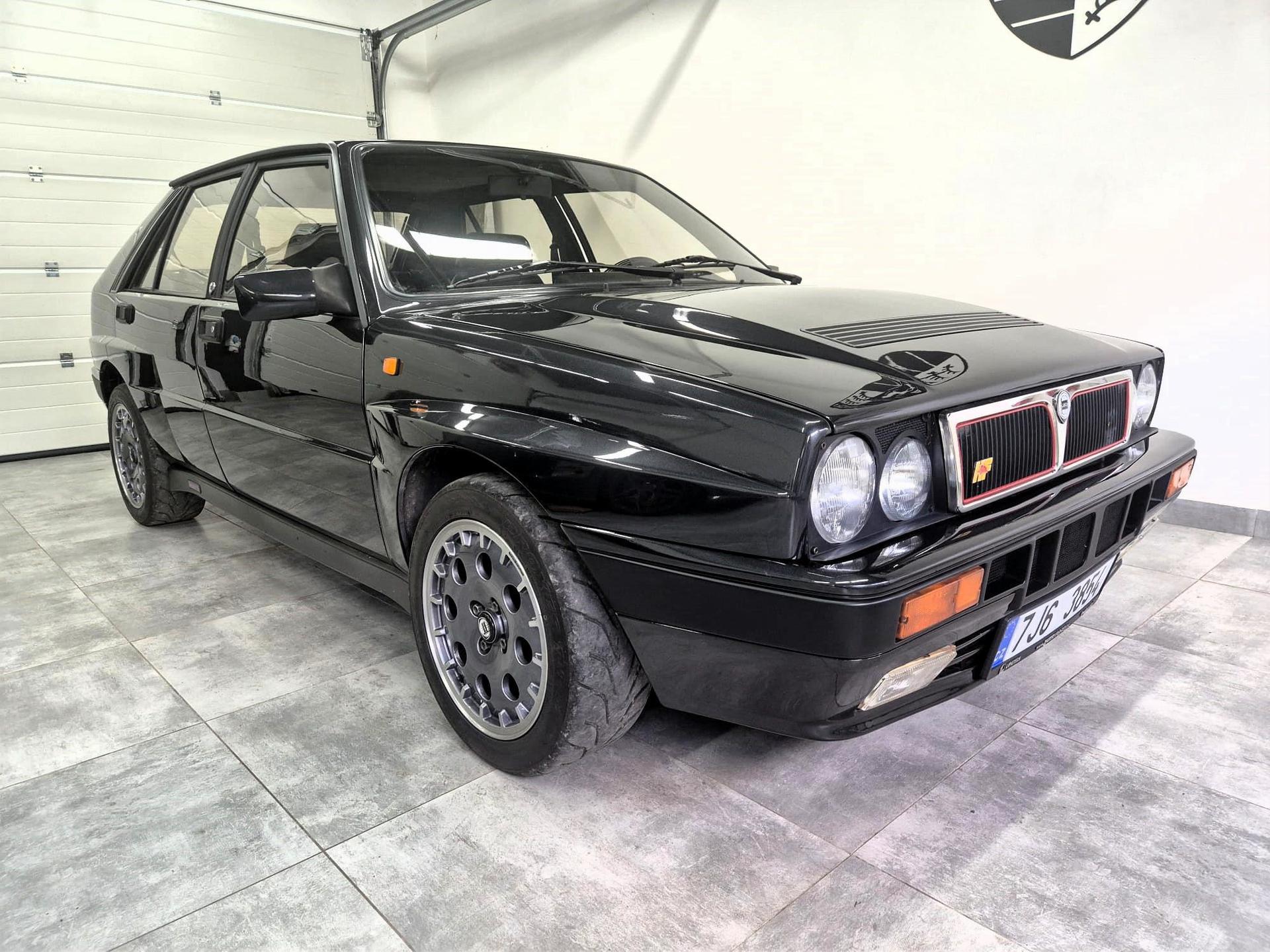 1991 Lancia Delta HF Integrale, černá hatchback, 83 000 km