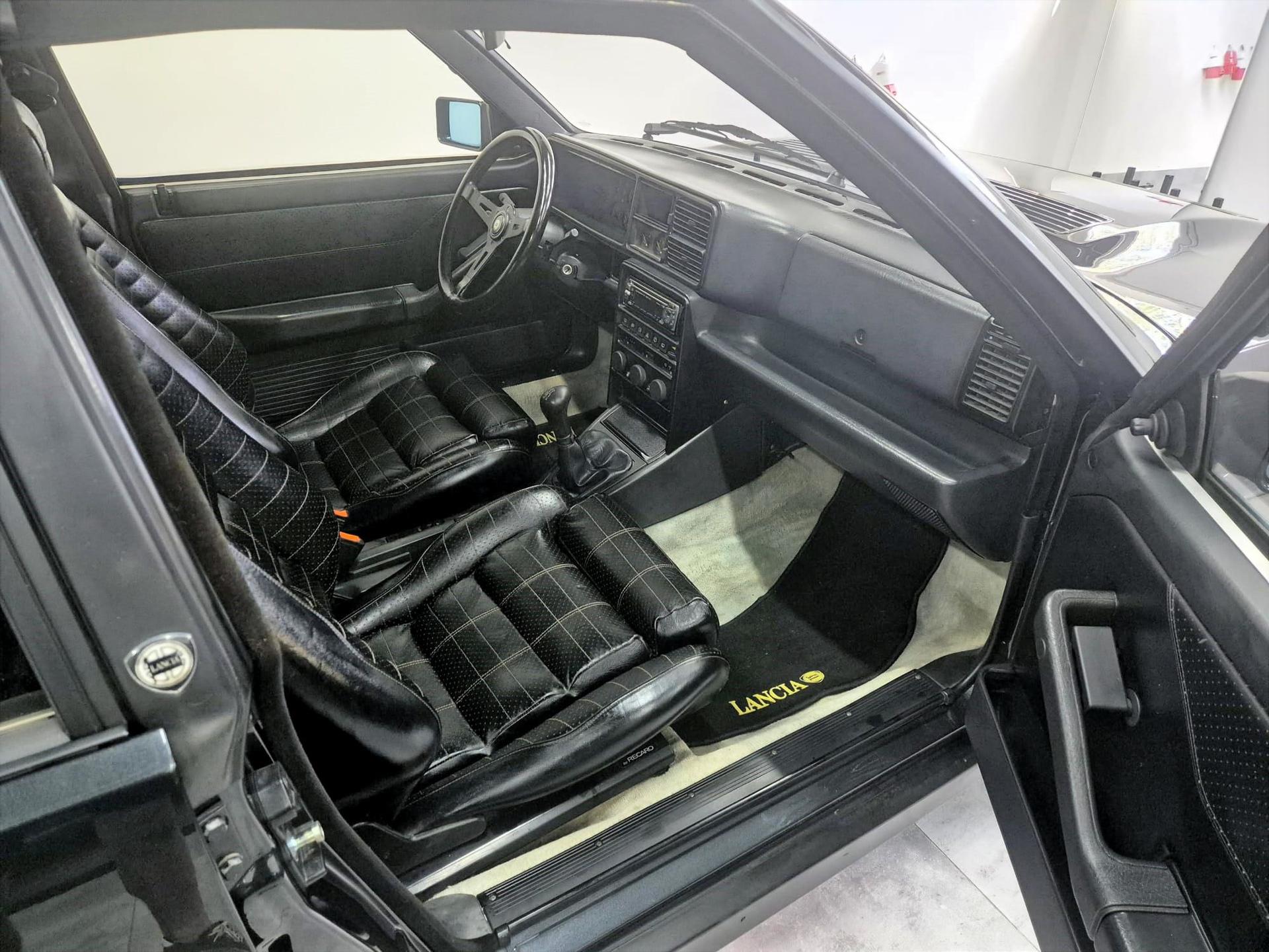 1991 Lancia Delta HF Integrale, černá hatchback, 83 000 km