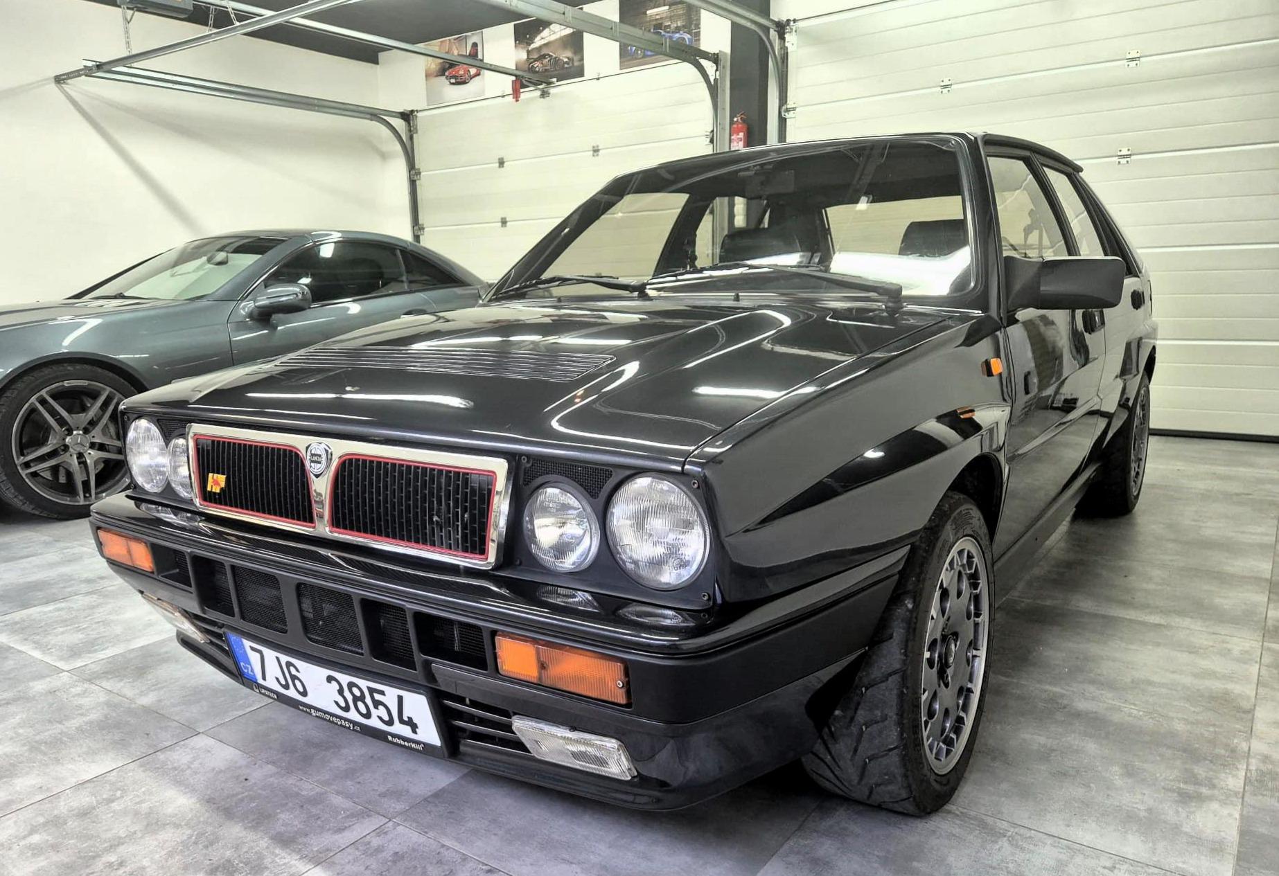 1991 Lancia Delta HF Integrale, černá hatchback, 83 000 km