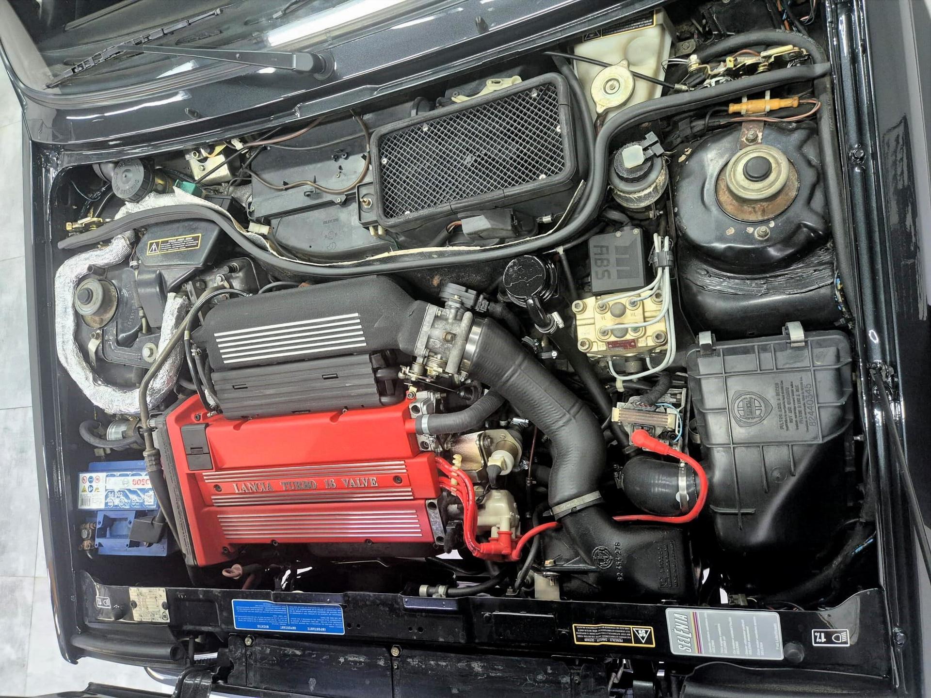 1991 Lancia Delta HF Integrale, černá hatchback, 83 000 km