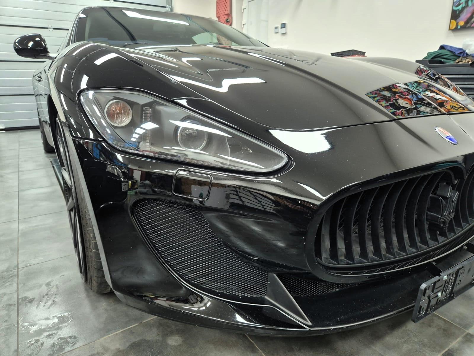 2010 Maserati GranTurismo S, černá kupé, 44 000 km