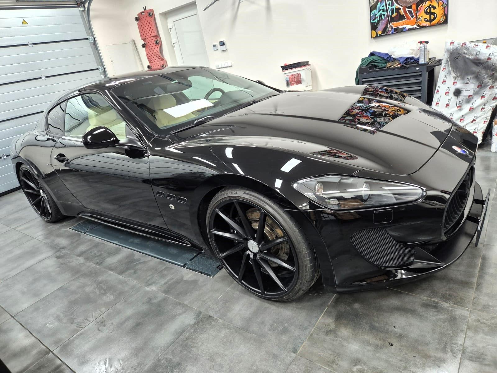 2010 Maserati GranTurismo S, černá kupé, 44 000 km