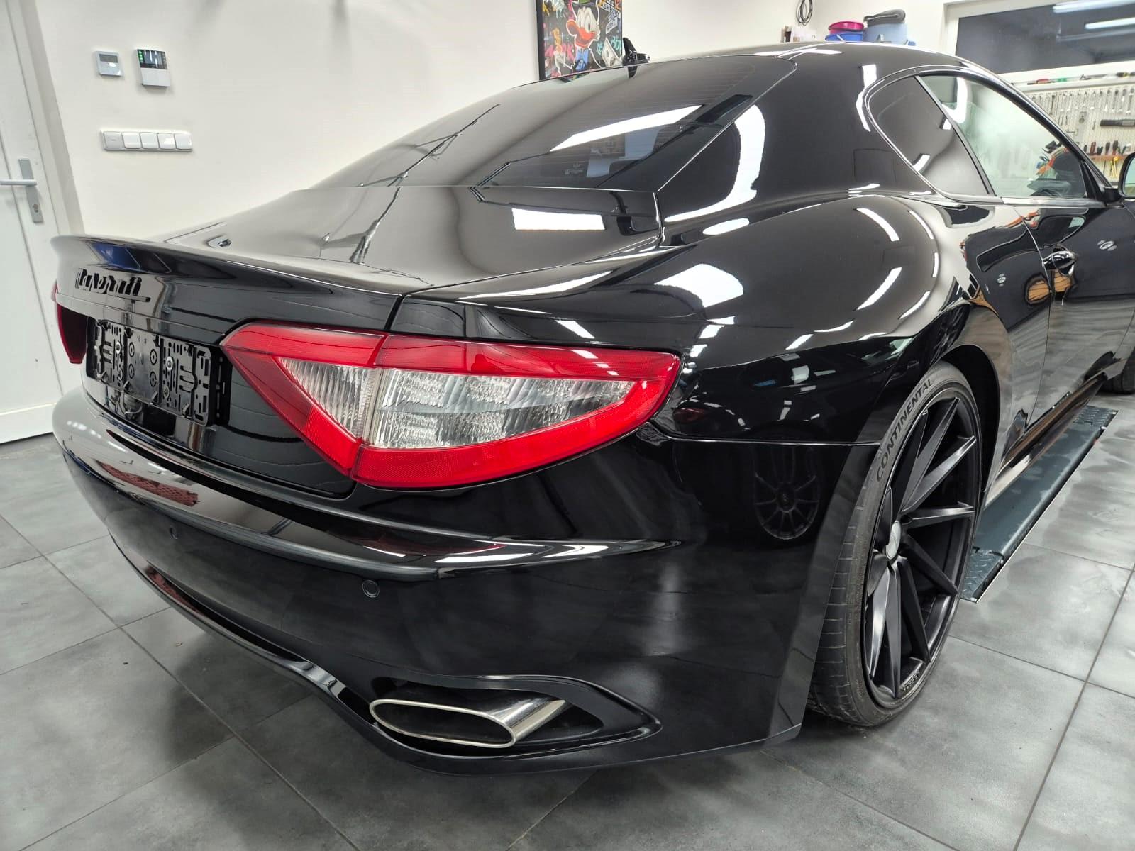 2010 Maserati GranTurismo S, černá kupé, 44 000 km