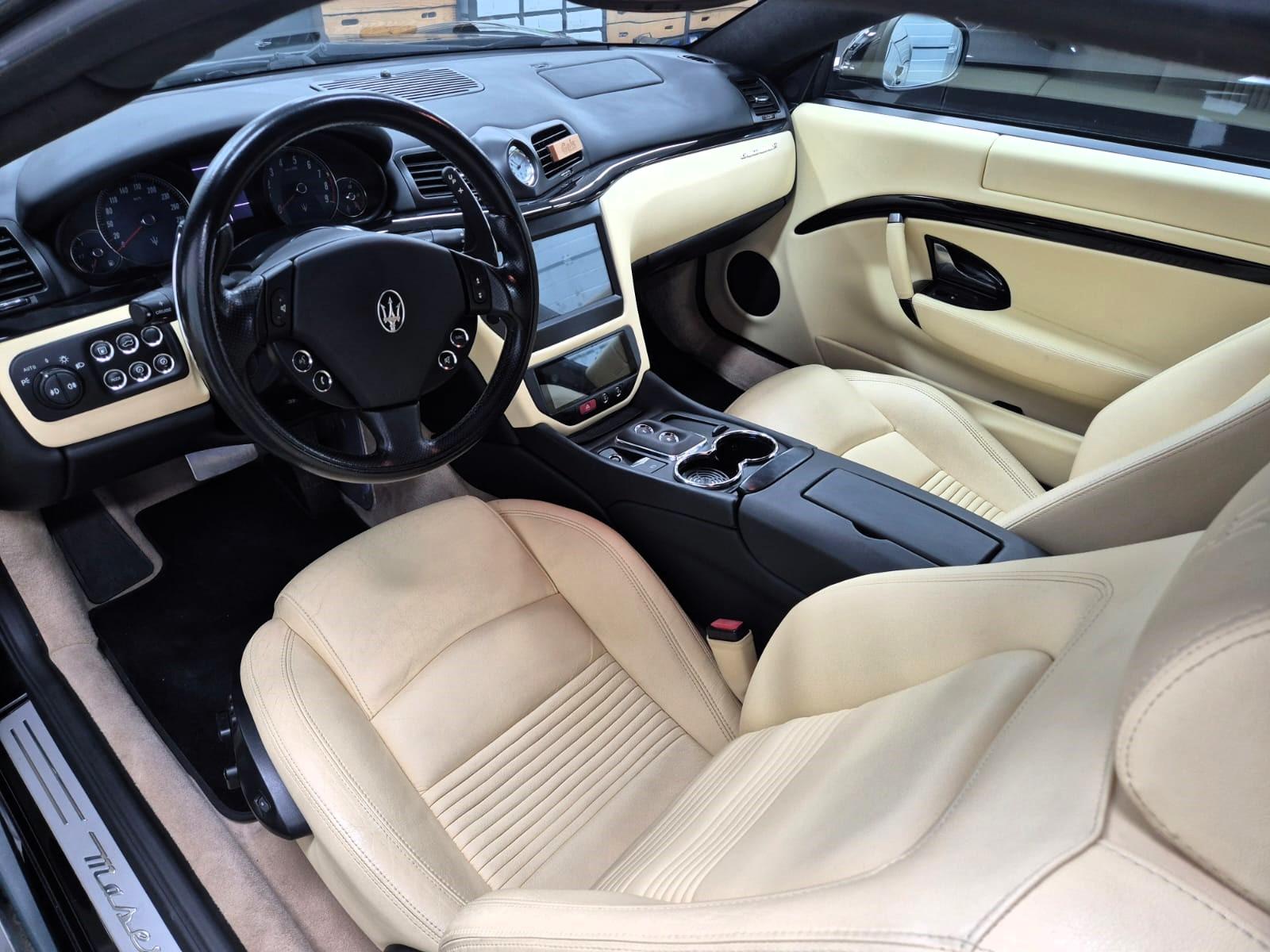 2010 Maserati GranTurismo S, černá kupé, 44 000 km