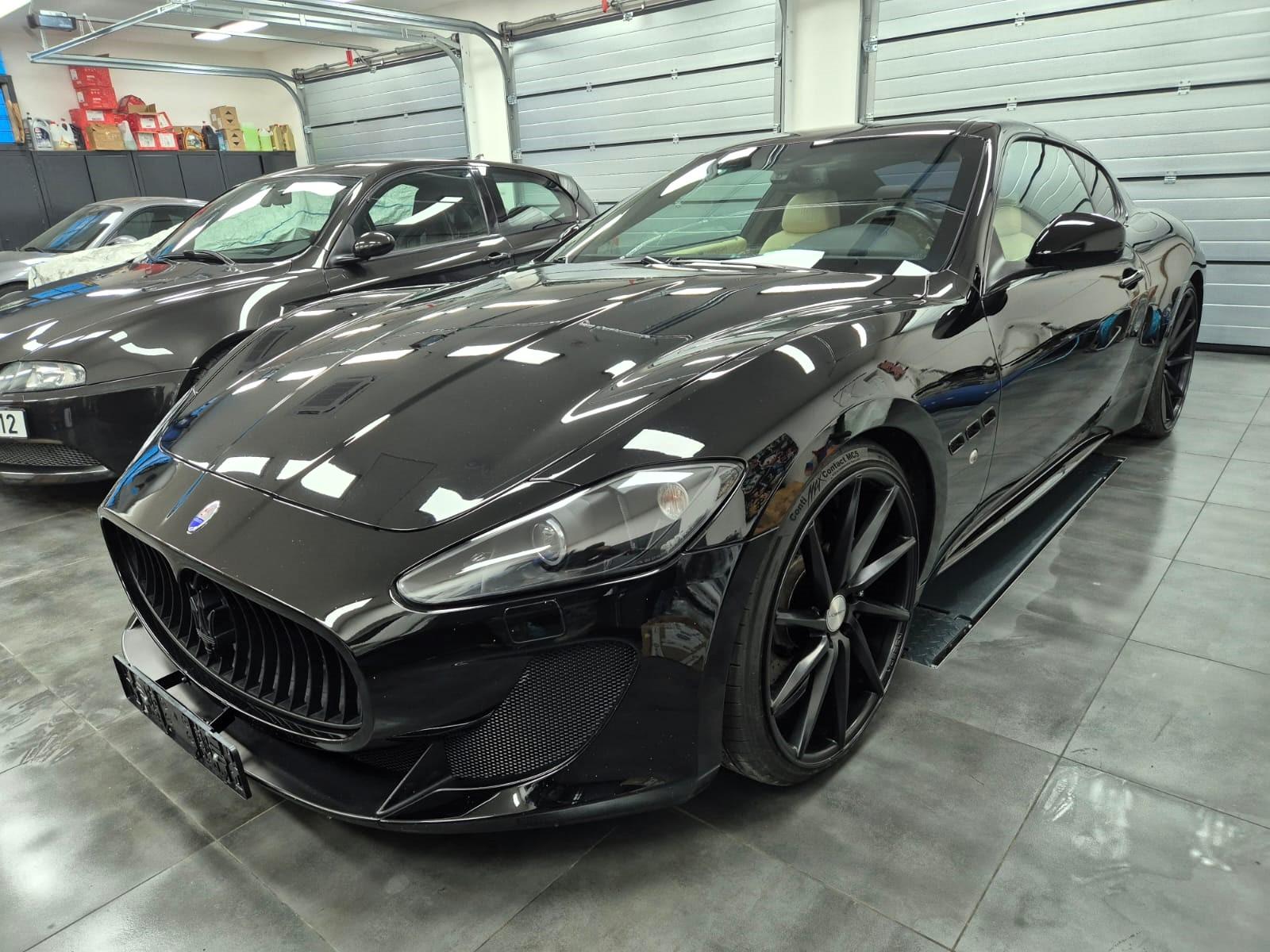 2010 Maserati GranTurismo S, černá kupé, 44 000 km