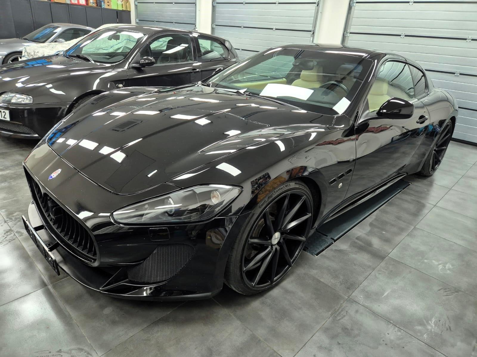 2010 Maserati GranTurismo S, černá kupé, 44 000 km