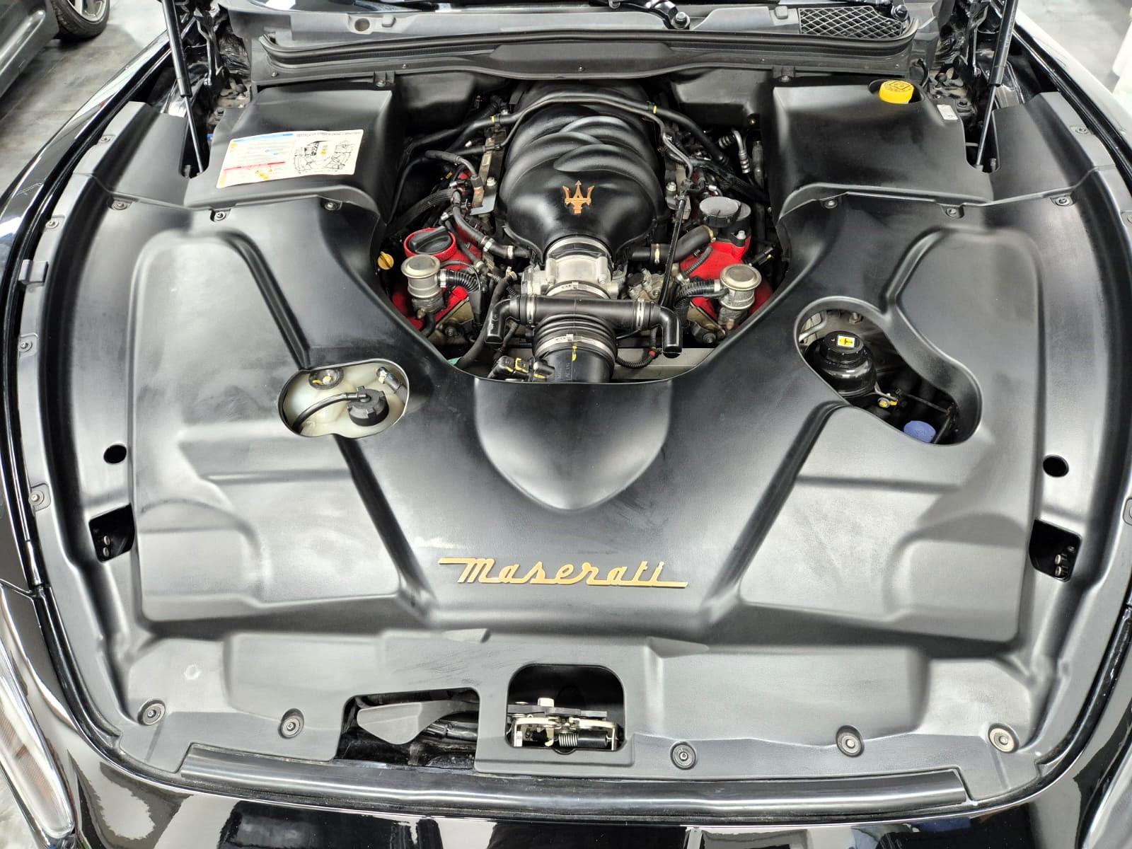 2010 Maserati GranTurismo S, černá kupé, 44 000 km