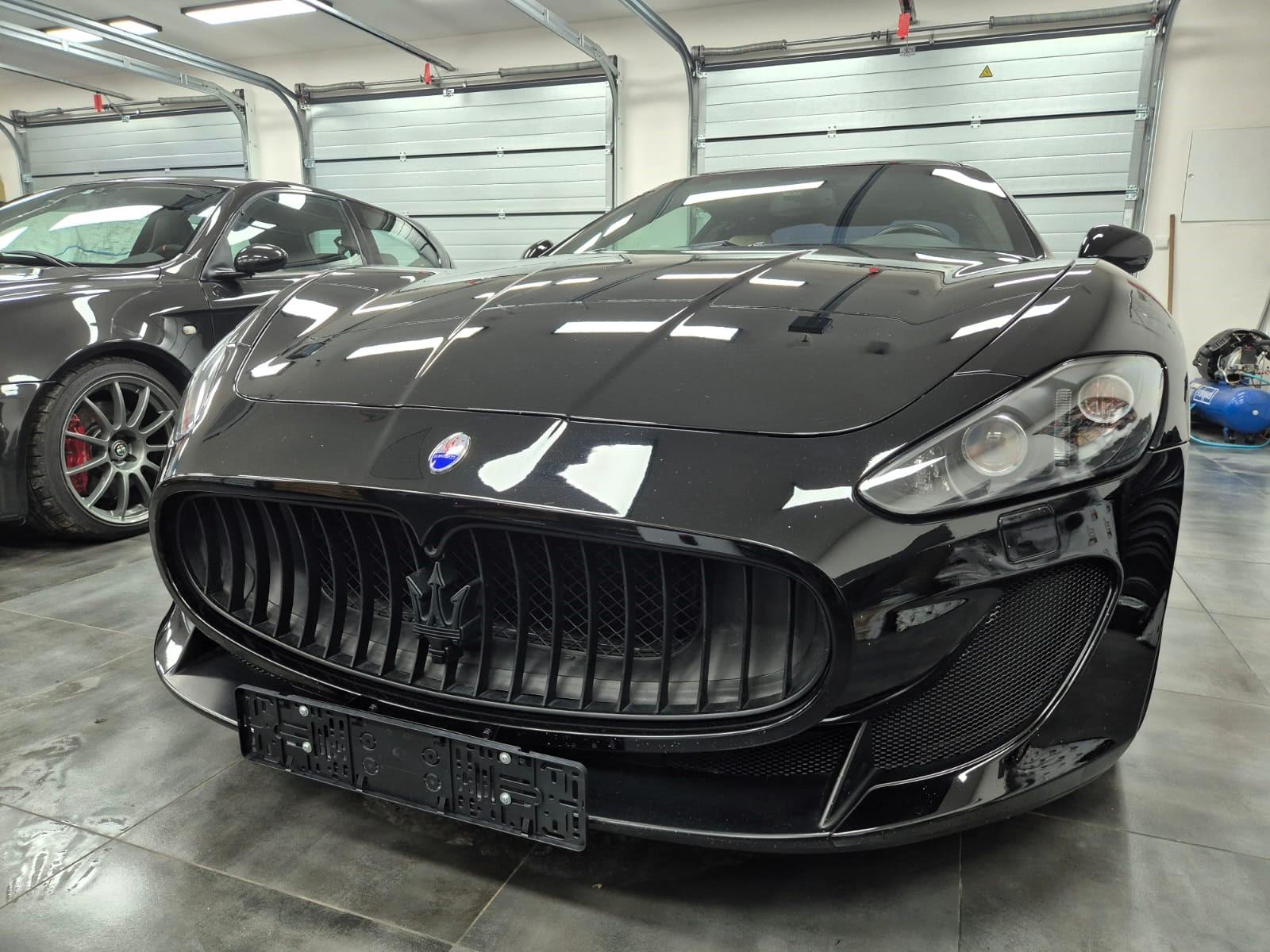 2010 Maserati GranTurismo S, černá kupé, 44 000 km