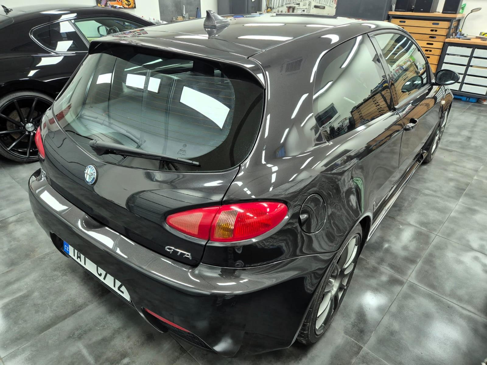 2003 Alfa Romeo 147GTA, černá hatchback, 111 000 km