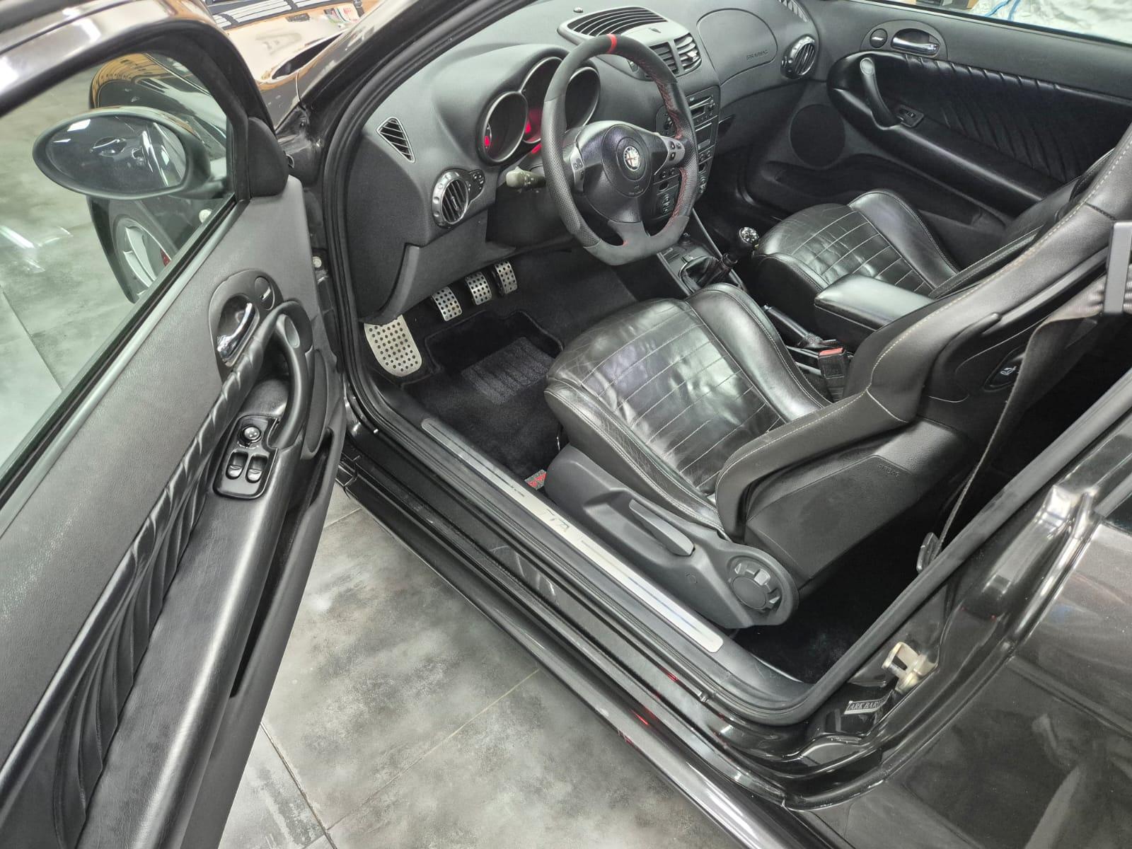 2003 Alfa Romeo 147GTA, černá hatchback, 111 000 km