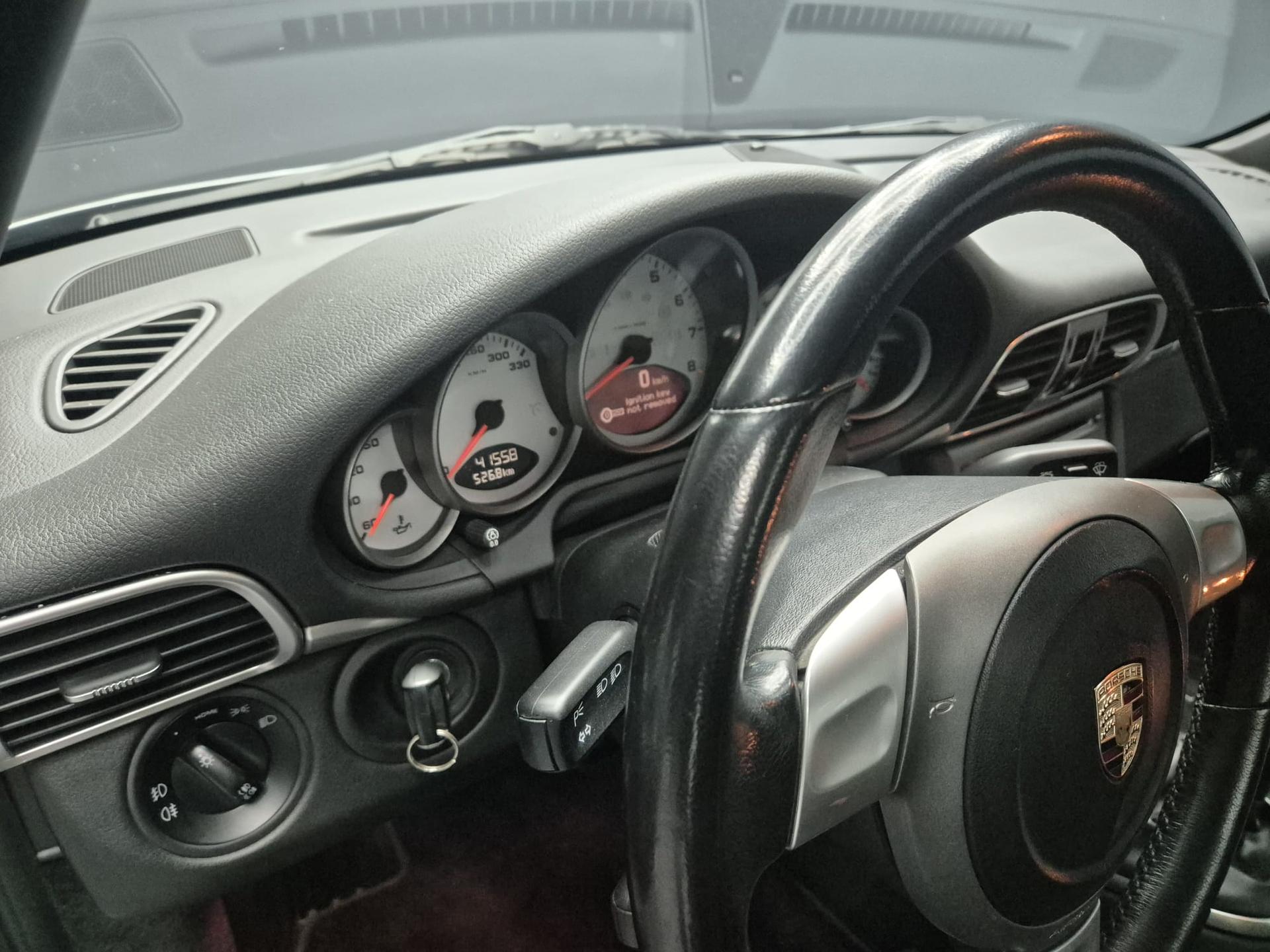 2005 Porsche 997 Carrera S, stříbrná kupé, 42 000 km