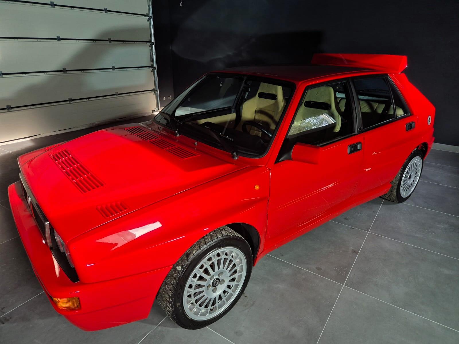 1994 Lancia Delta HF Integrale EVO 2, červená hatchback, 129 000 km