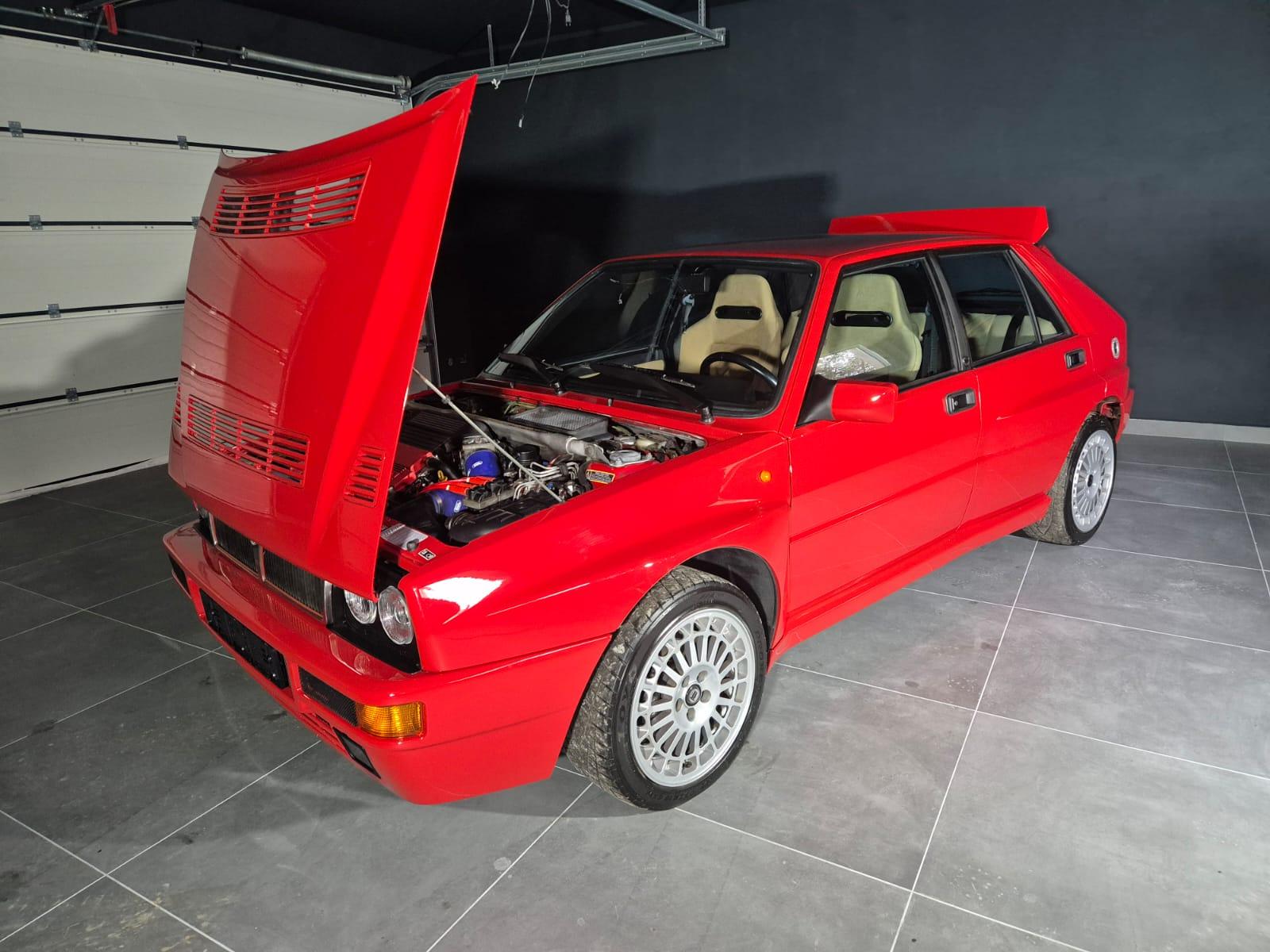 1994 Lancia Delta HF Integrale EVO 2, červená hatchback, 129 000 km