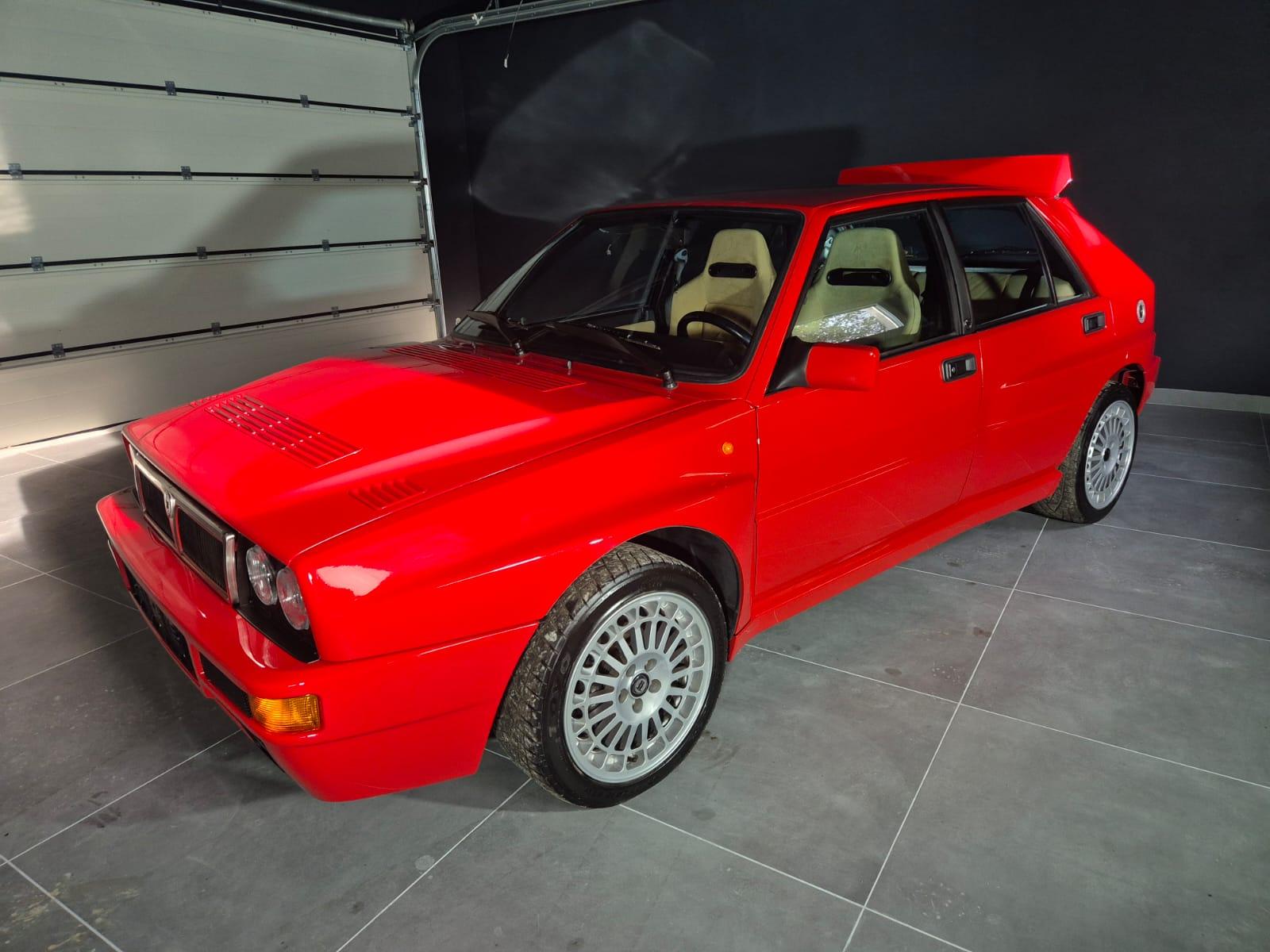 1994 Lancia Delta HF Integrale EVO 2, červená hatchback, 129 000 km