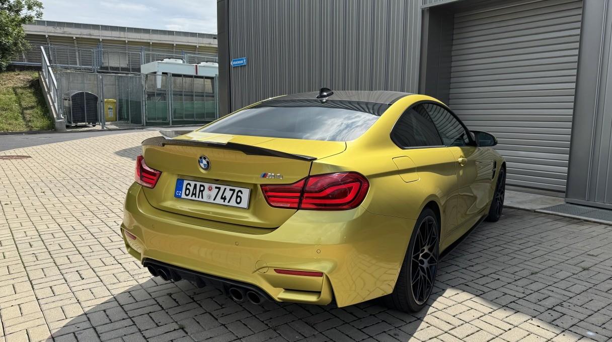 2017 BMW M4, žlutá kupé, 141 000 km