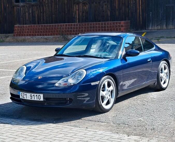 1998 Porsche 996 Carrera / 4, tmavě modrá kupé, 149 000 km