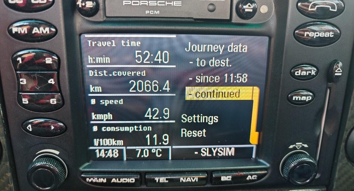 1998 Porsche 996 Carrera / 4, tmavě modrá kupé, 149 000 km