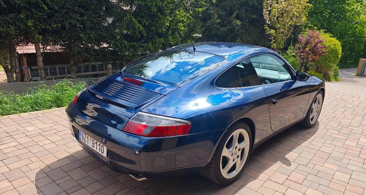1998 Porsche 996 Carrera / 4, tmavě modrá kupé, 149 000 km