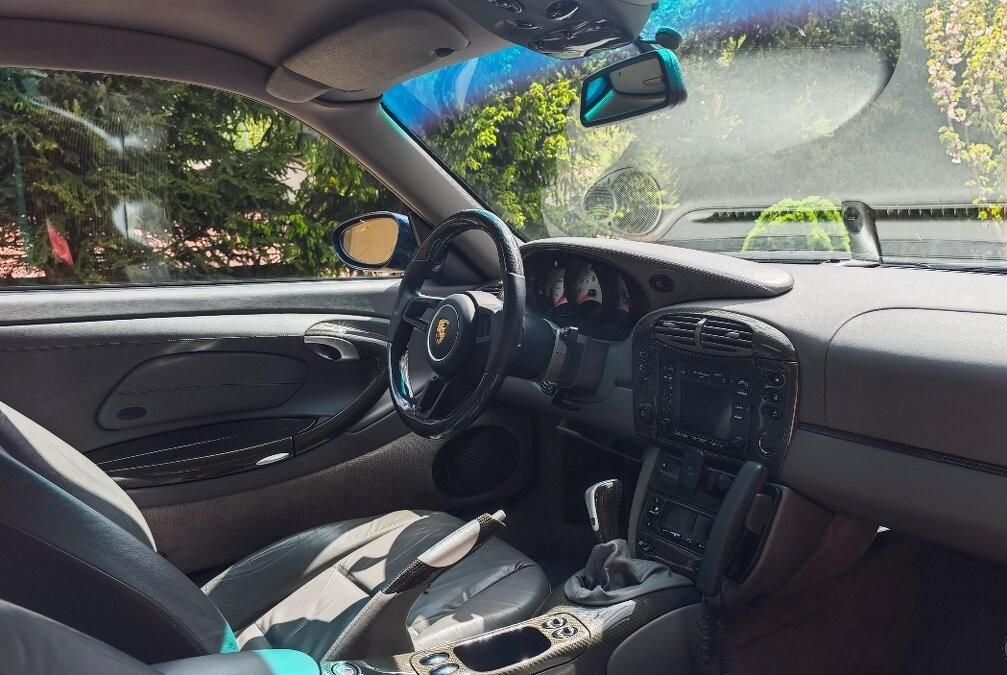 1998 Porsche 996 Carrera / 4, tmavě modrá kupé, 149 000 km