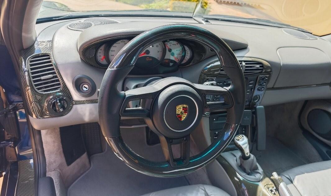 1998 Porsche 996 Carrera / 4, tmavě modrá kupé, 149 000 km