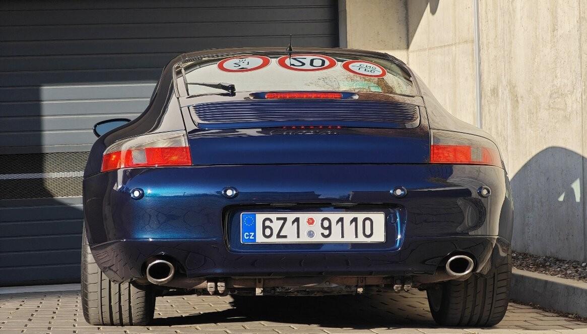 1998 Porsche 996 Carrera / 4, tmavě modrá kupé, 149 000 km