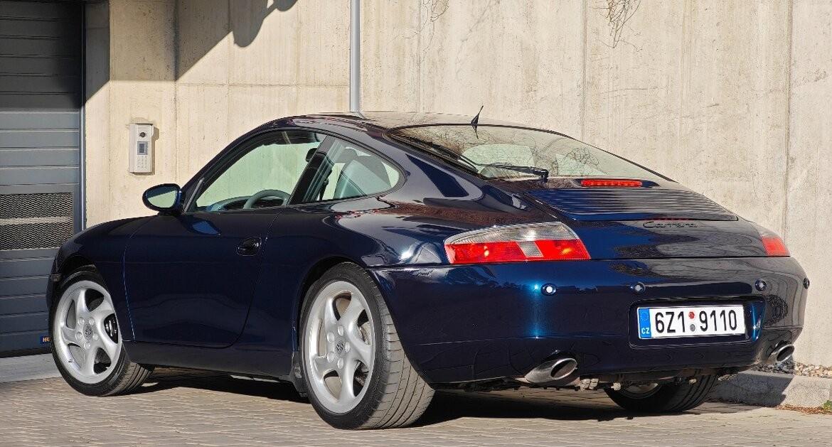 1998 Porsche 996 Carrera / 4, tmavě modrá kupé, 149 000 km